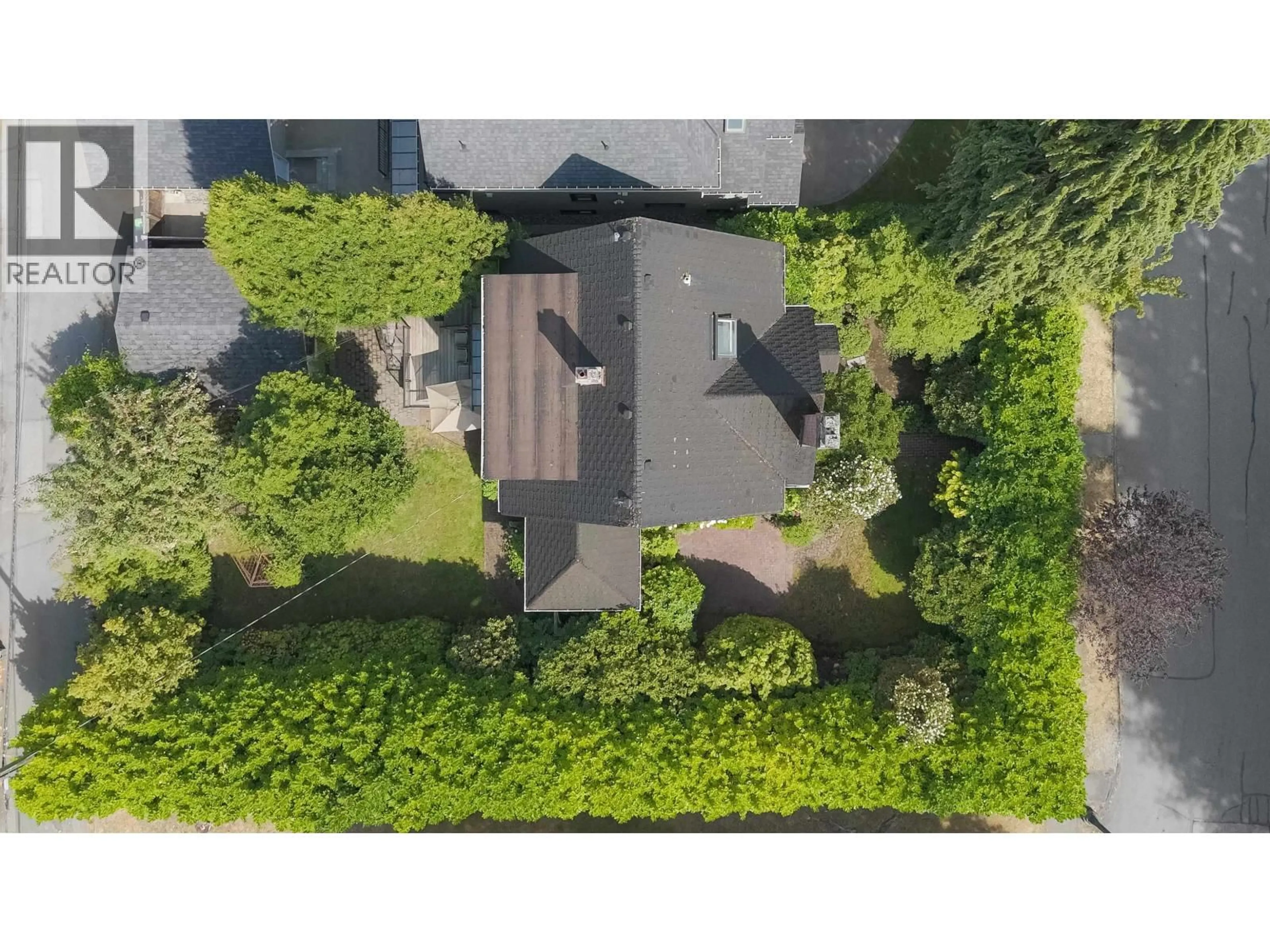 A pic from outside/outdoor area/front of a property/back of a property/a pic from drone, street for 1897 37TH AVENUE, Vancouver British Columbia V6M1N3