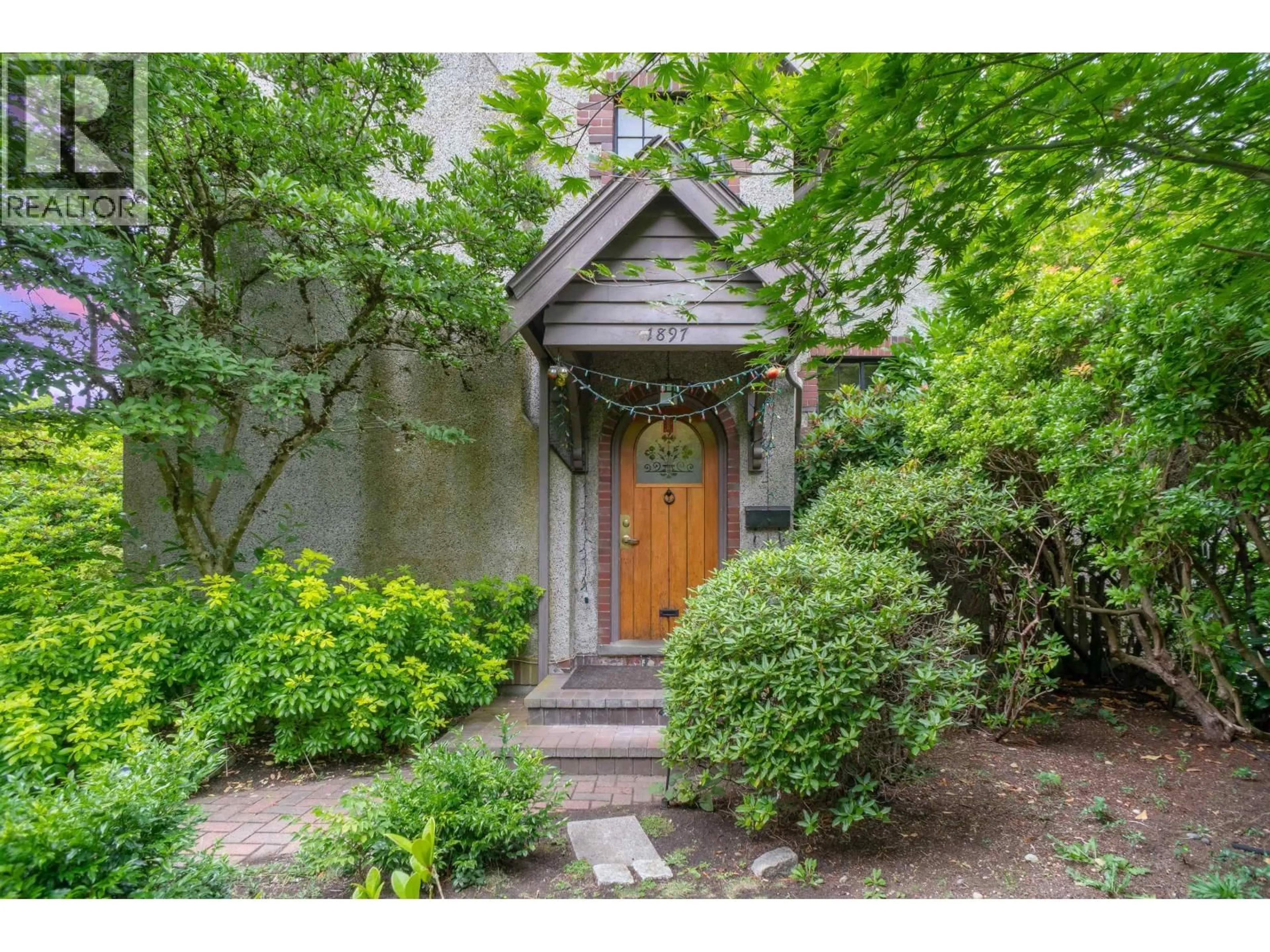 Indoor entryway for 1897 37TH AVENUE, Vancouver British Columbia V6M1N3
