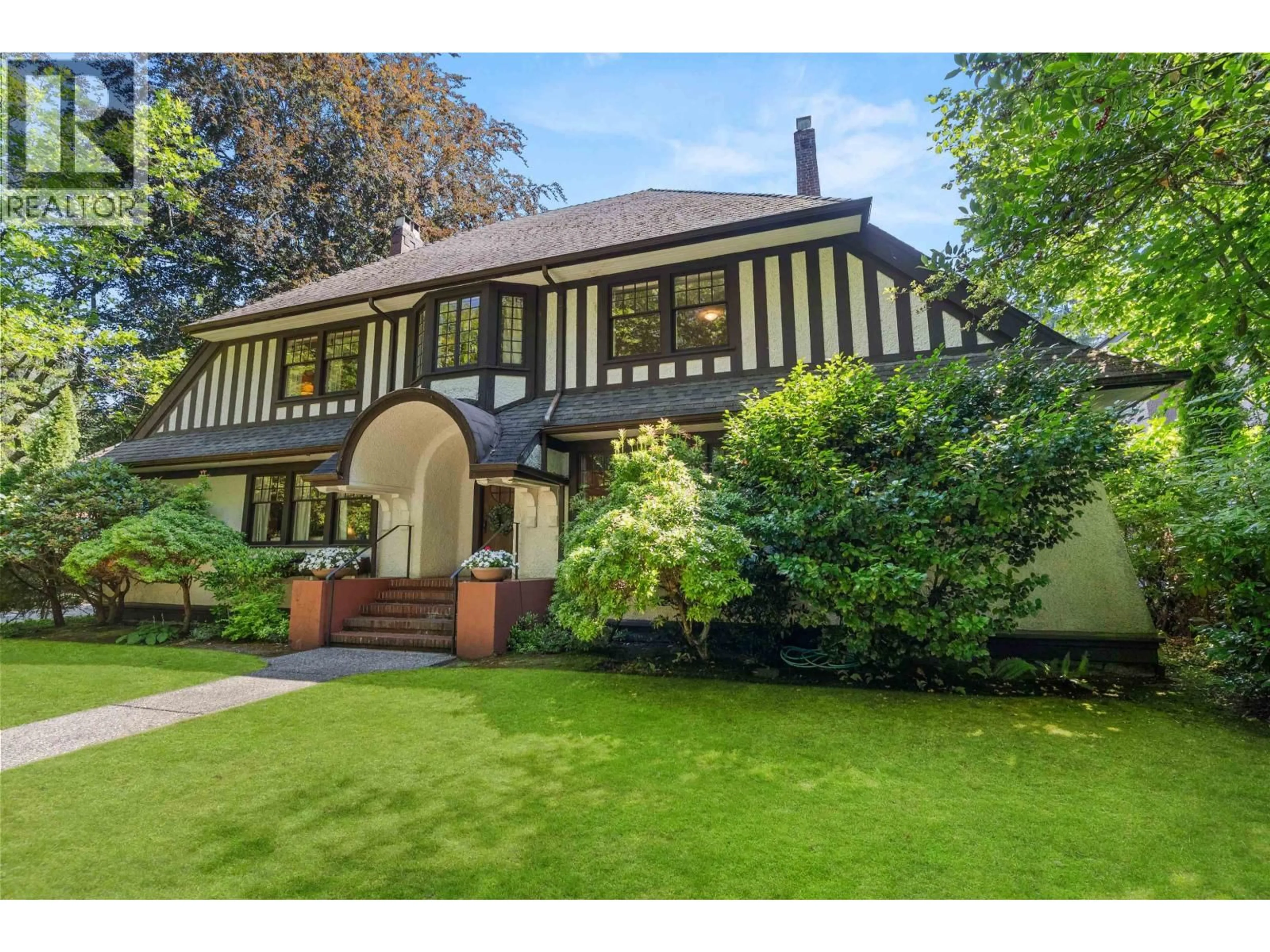 A pic from outside/outdoor area/front of a property/back of a property/a pic from drone, street for 4412 MARGUERITE STREET, Vancouver British Columbia V6J4G6