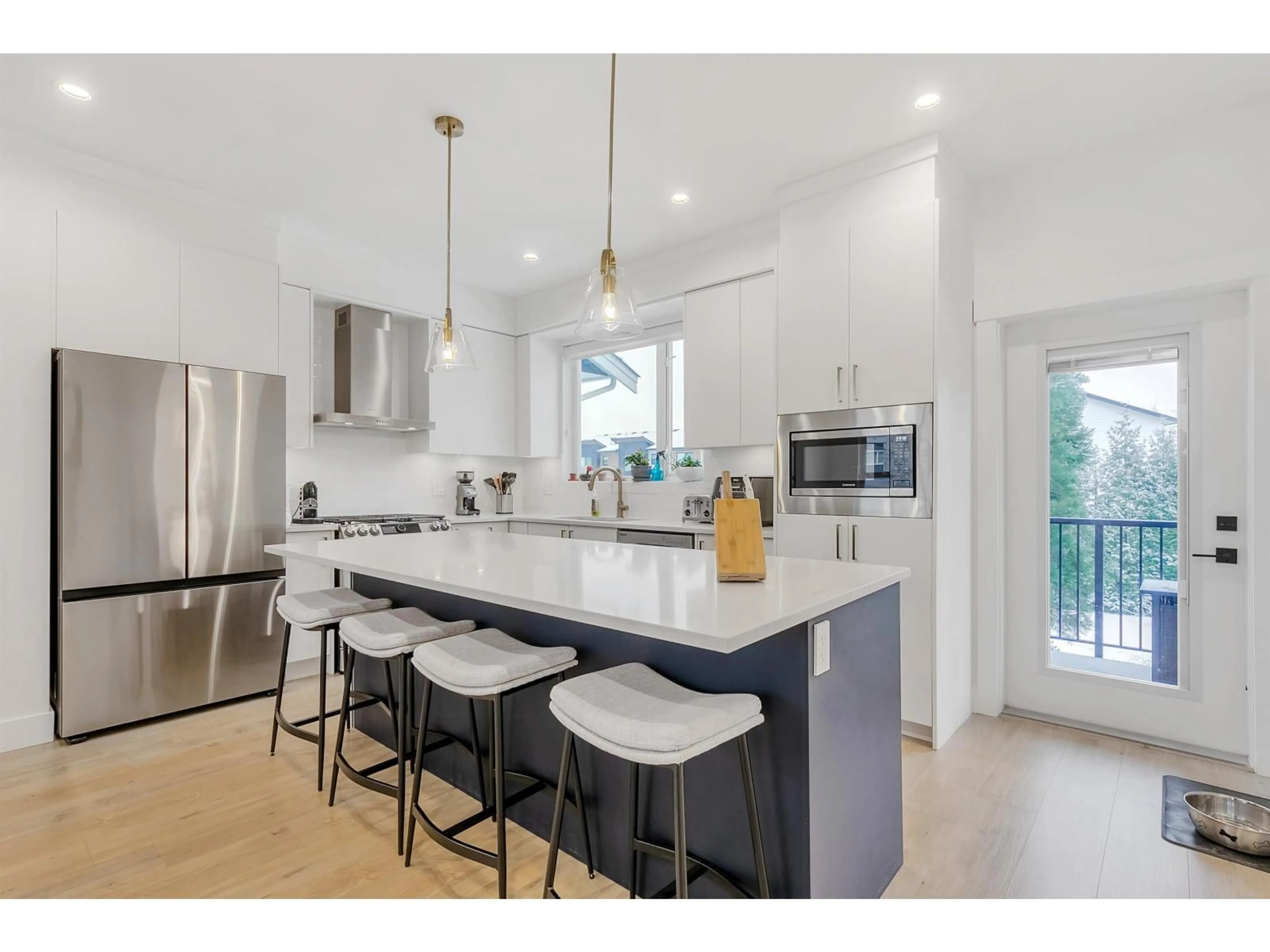Open concept kitchen, unknown for 10 - 17458 100, Surrey British Columbia V4N4L4