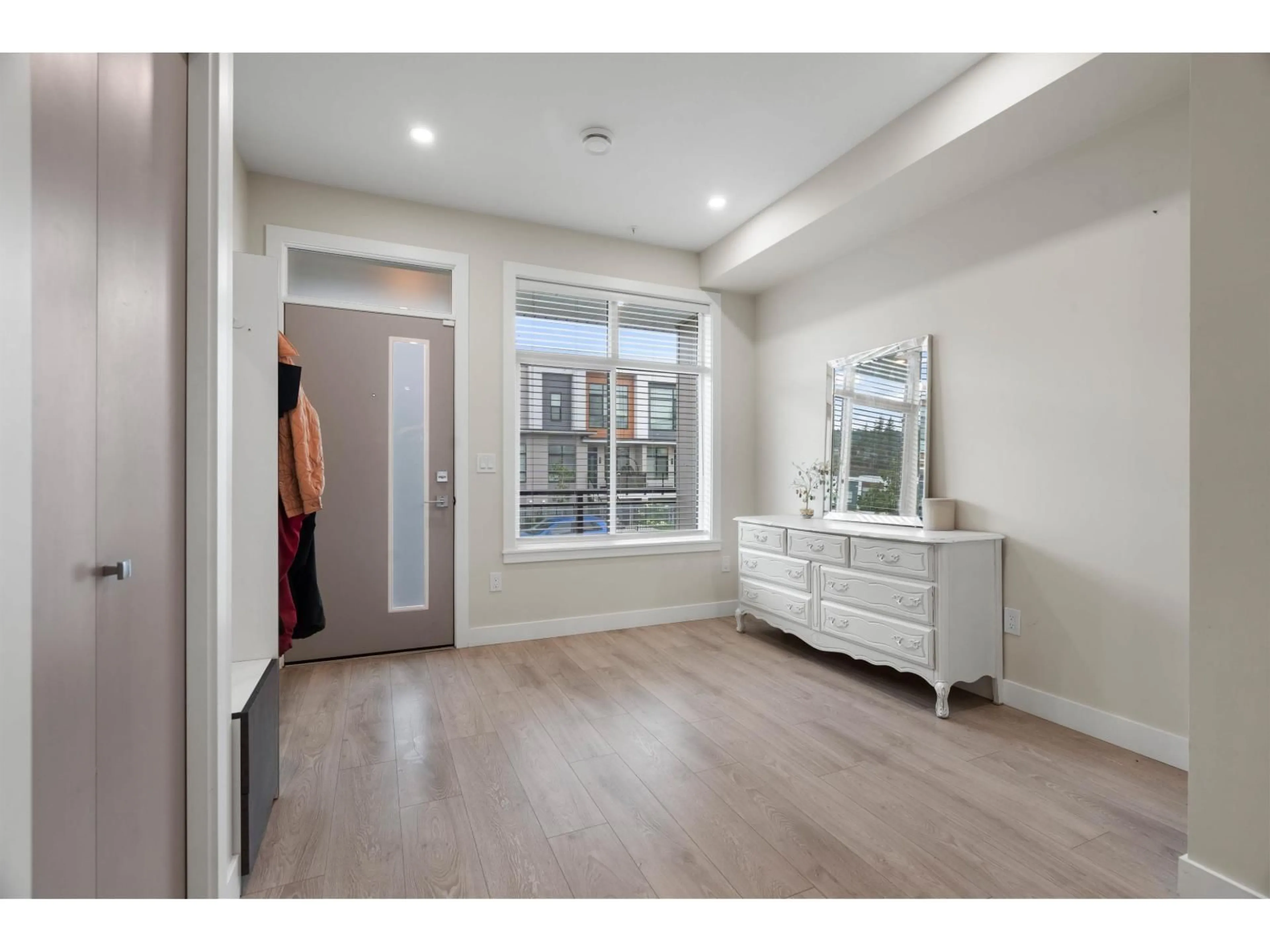 Indoor entryway for 124 - 46150 THOMAS ROAD, Chilliwack British Columbia V2R6B3