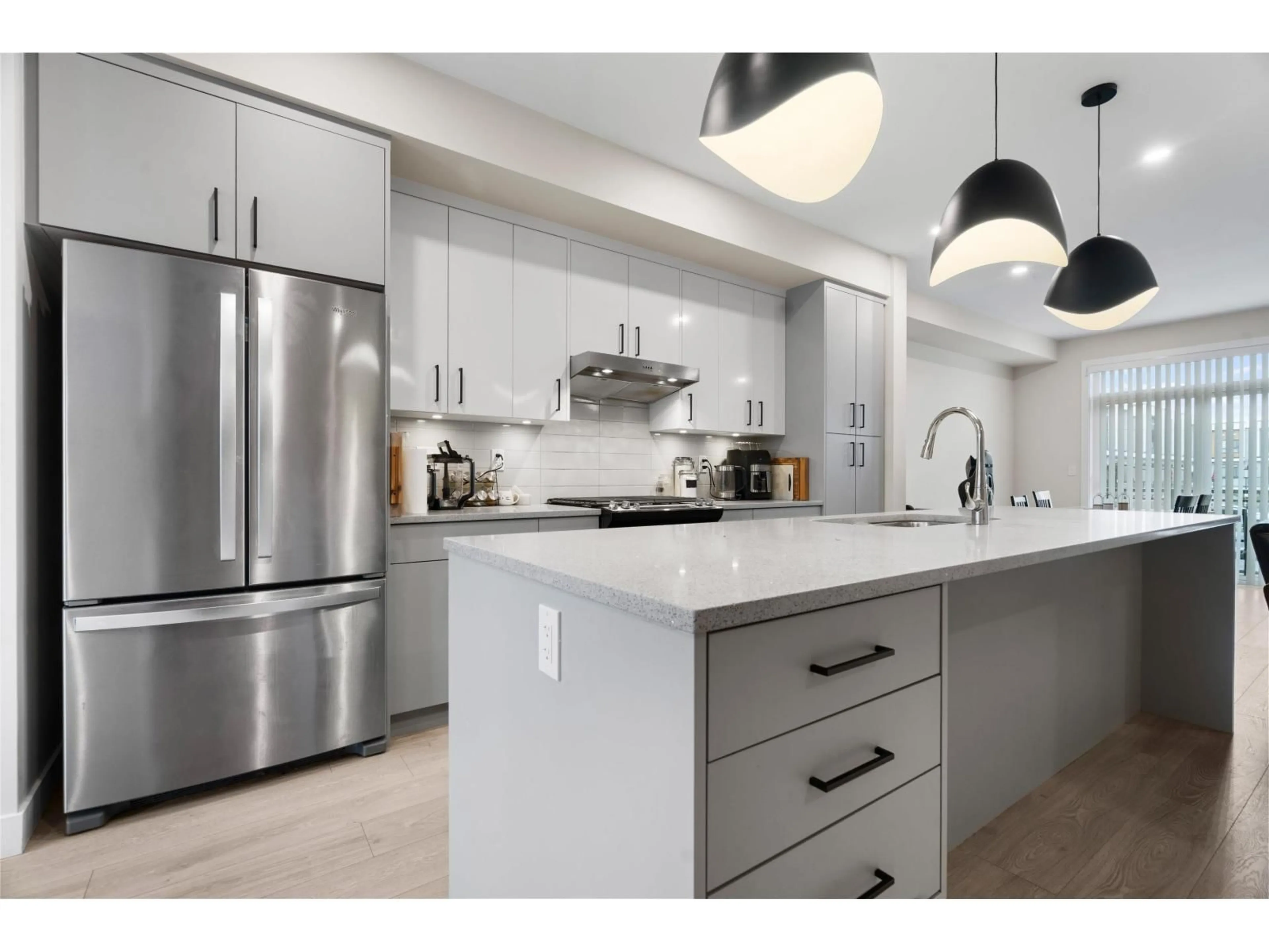 Open concept kitchen, ceramic/tile floor for 124 - 46150 THOMAS ROAD, Chilliwack British Columbia V2R6B3