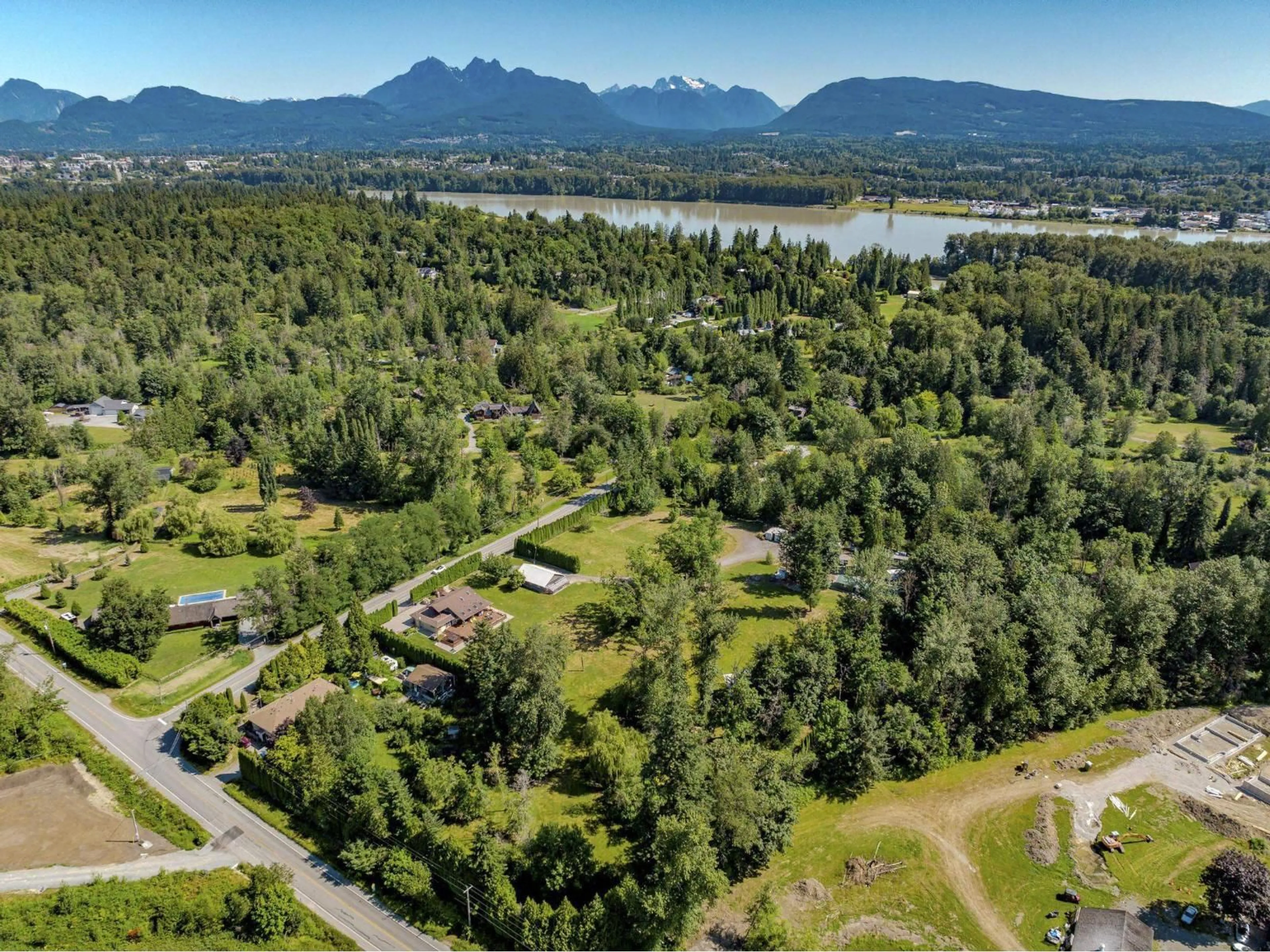 A pic from outside/outdoor area/front of a property/back of a property/a pic from drone, water/lake/river/ocean view for 9978 ALLARD, Langley British Columbia V1M3V7