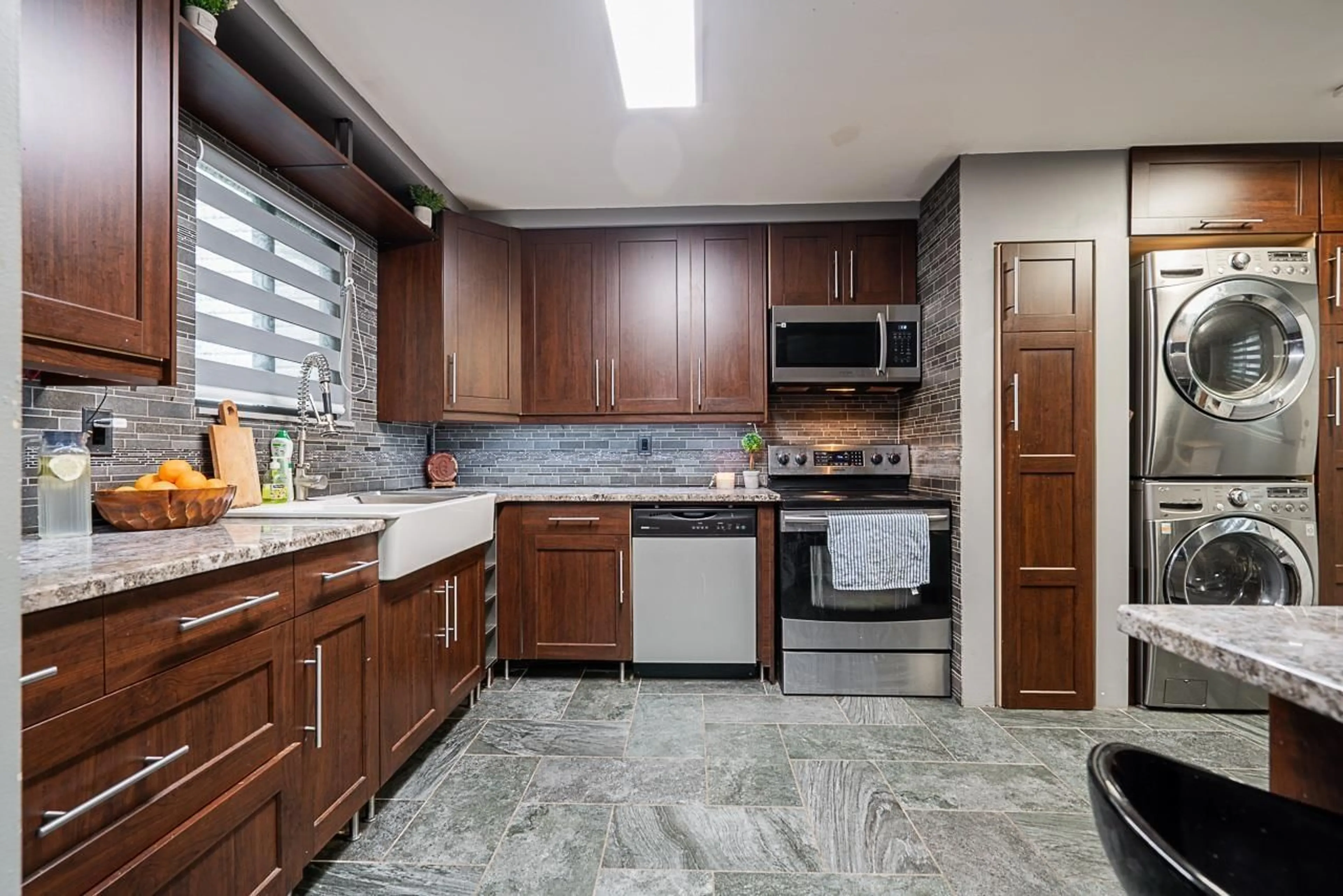 Standard kitchen, ceramic/tile floor for 71 - 8555 KING GEORGE, Surrey British Columbia V3W5C3