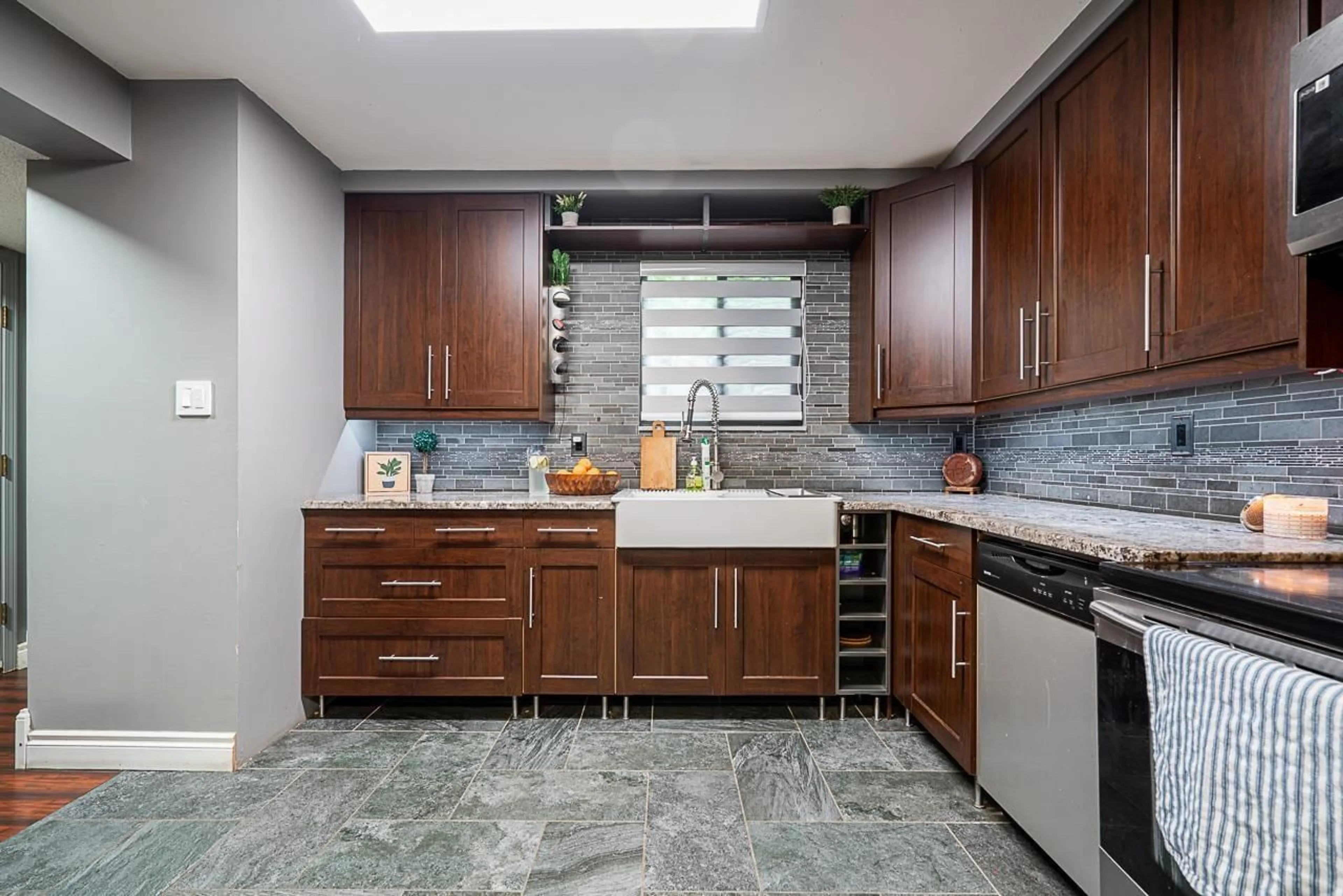 Contemporary kitchen, ceramic/tile floor for 71 - 8555 KING GEORGE, Surrey British Columbia V3W5C3