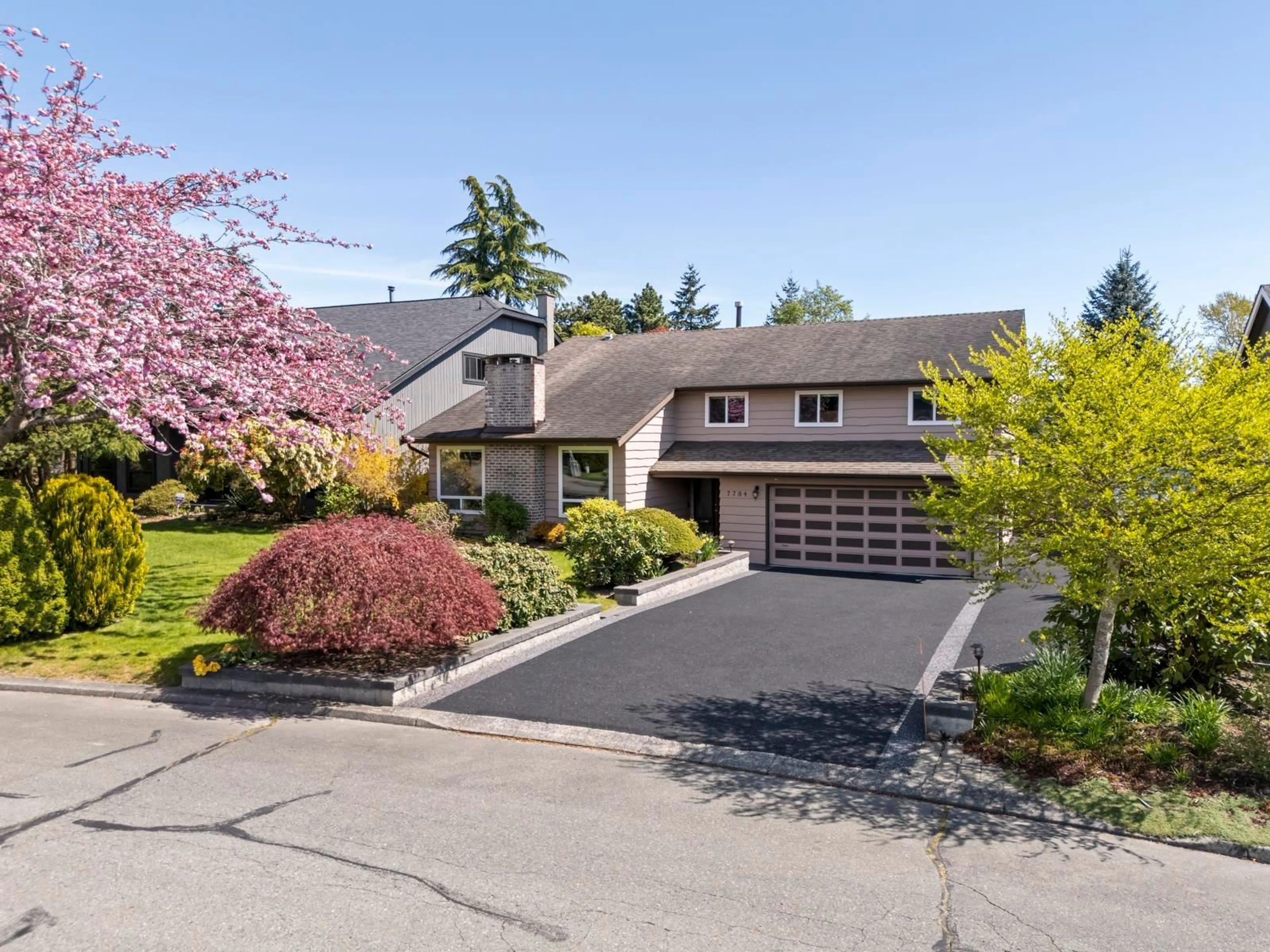 A pic from outside/outdoor area/front of a property/back of a property/a pic from drone, street for 7784 WANSFORD, Delta British Columbia V4C7S9
