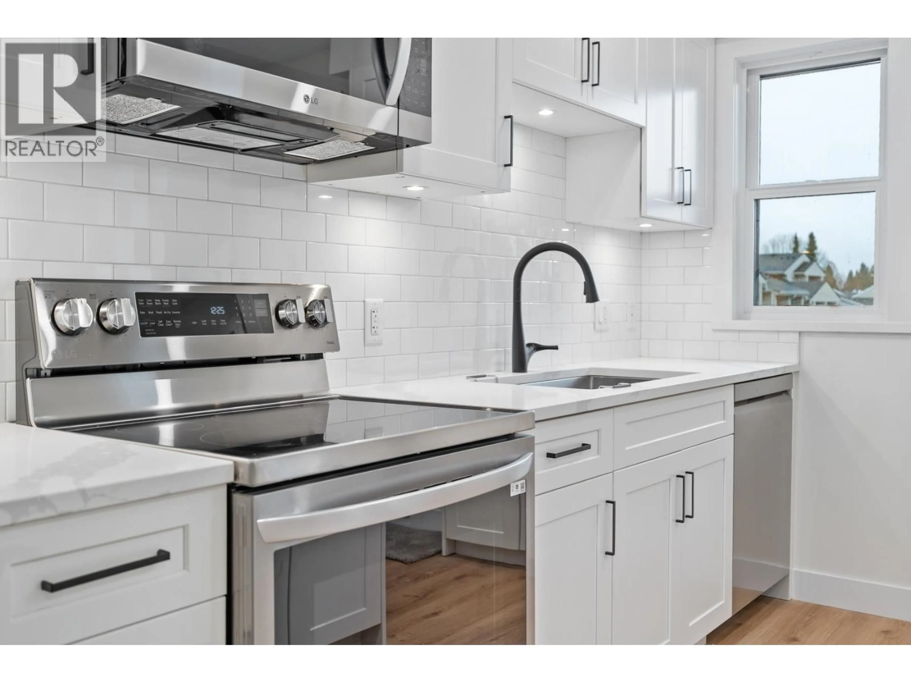 Standard kitchen, ceramic/tile floor for 7423 13TH AVENUE, Burnaby British Columbia V3N2E2
