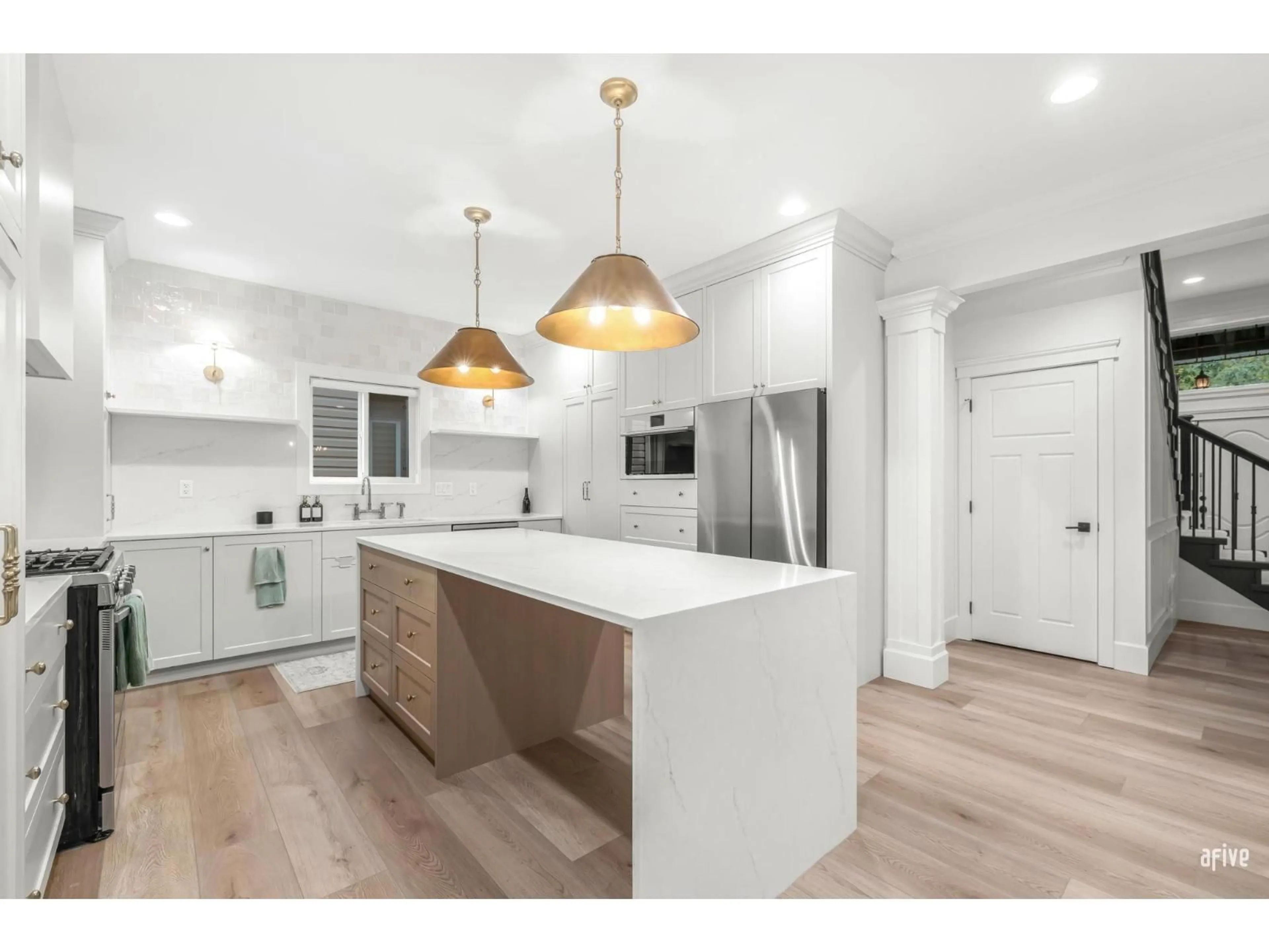 Open concept kitchen, unknown for 17293 64, Surrey British Columbia V3S1Y6