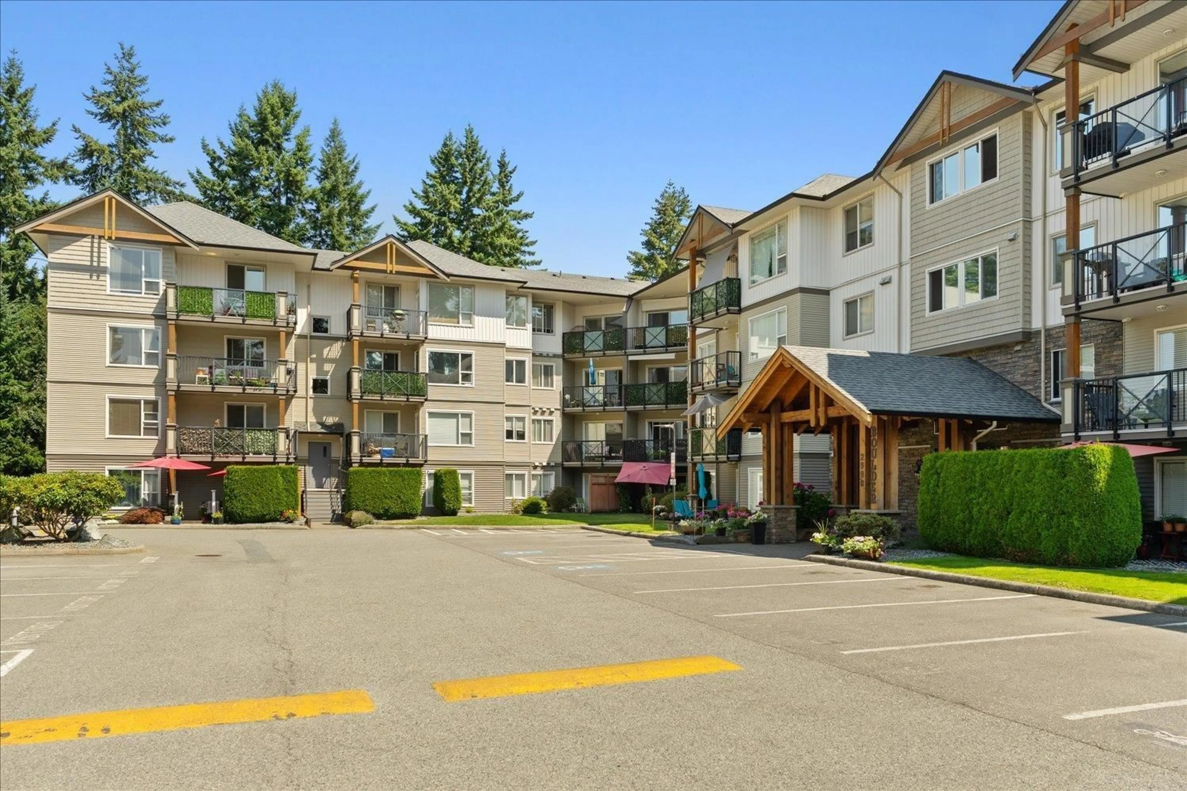 Patio, mountain view for 215 - 2990 BOULDER, Abbotsford British Columbia V2T3P8