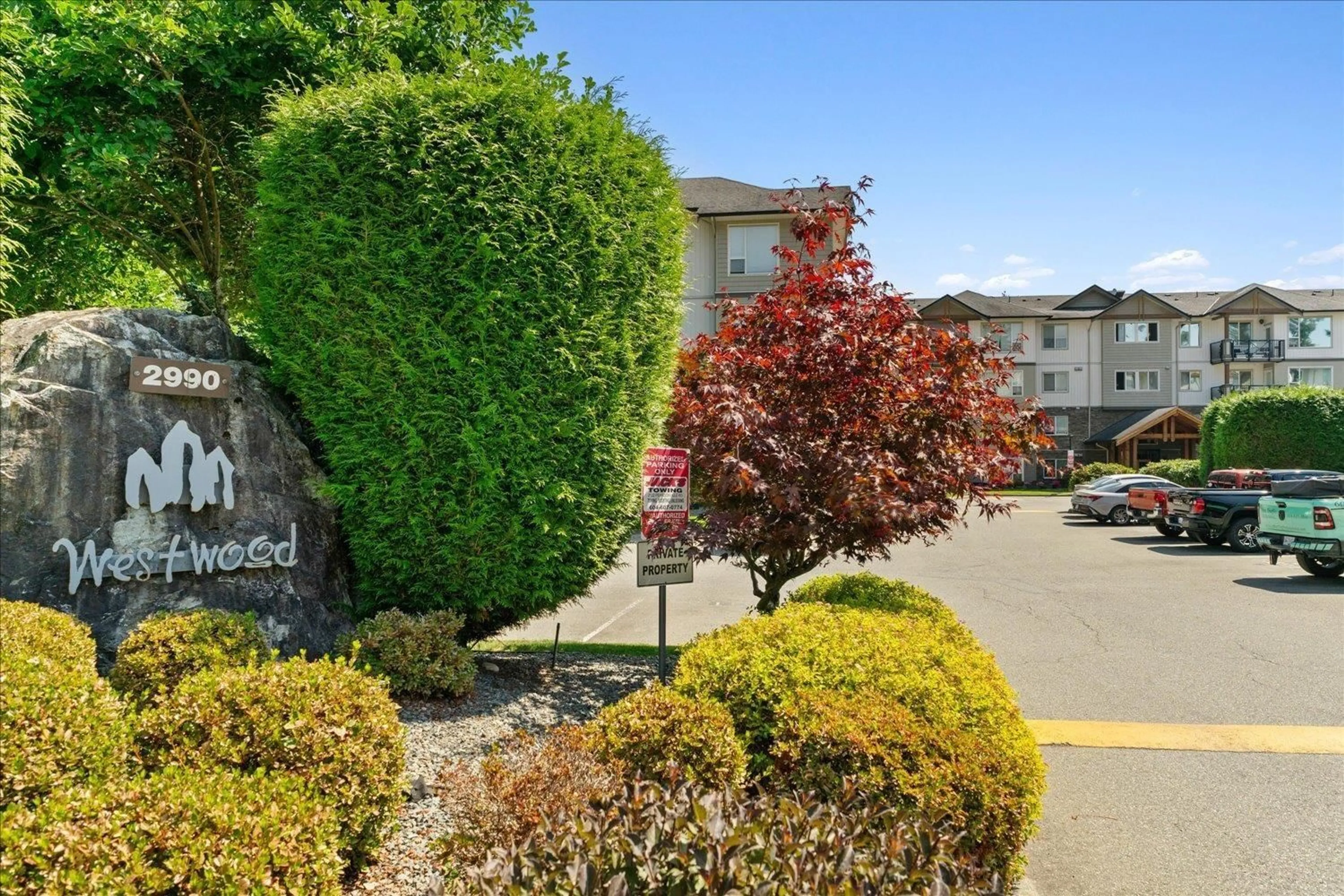 Patio, street for 215 - 2990 BOULDER, Abbotsford British Columbia V2T3P8