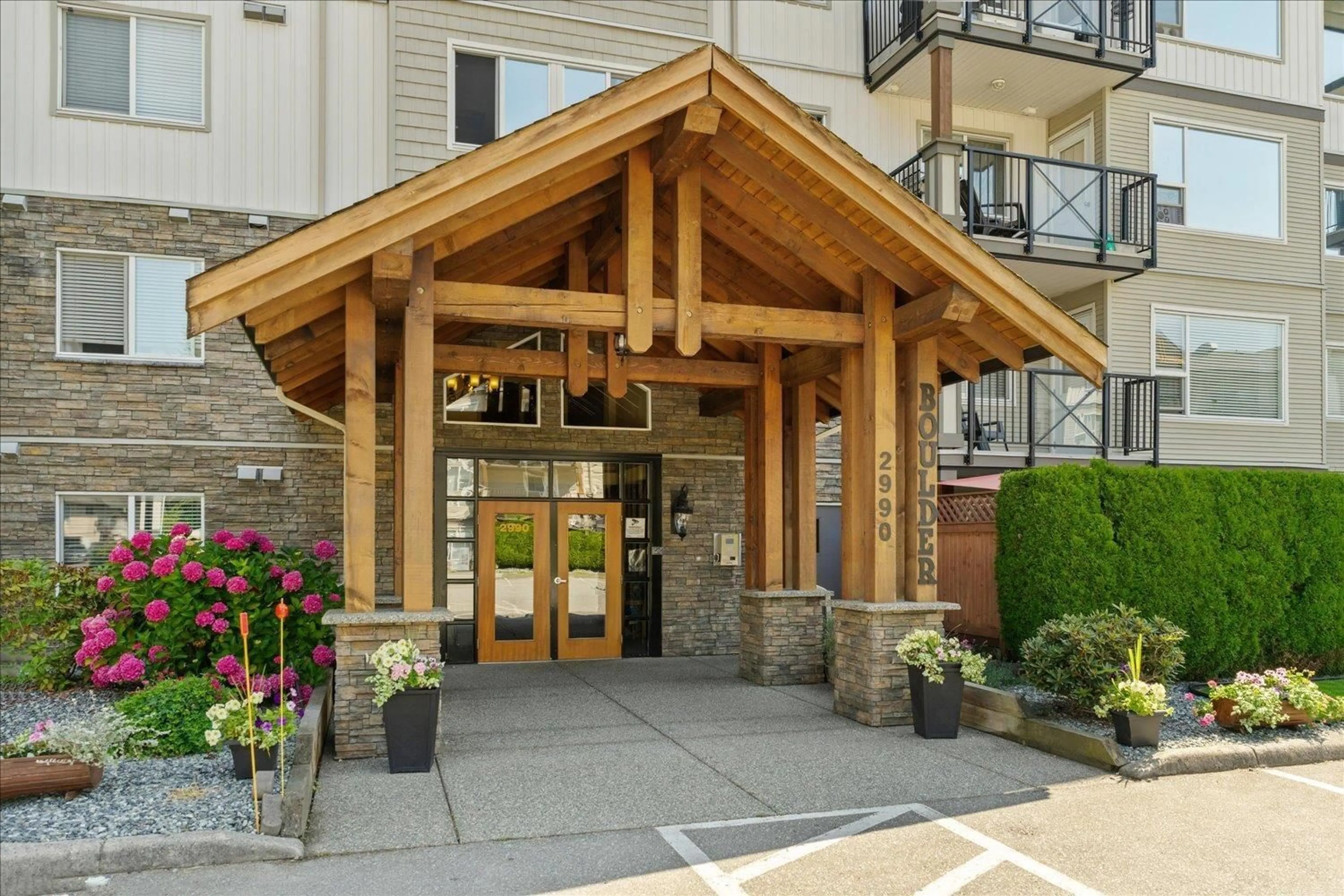 Indoor foyer for 215 - 2990 BOULDER, Abbotsford British Columbia V2T3P8