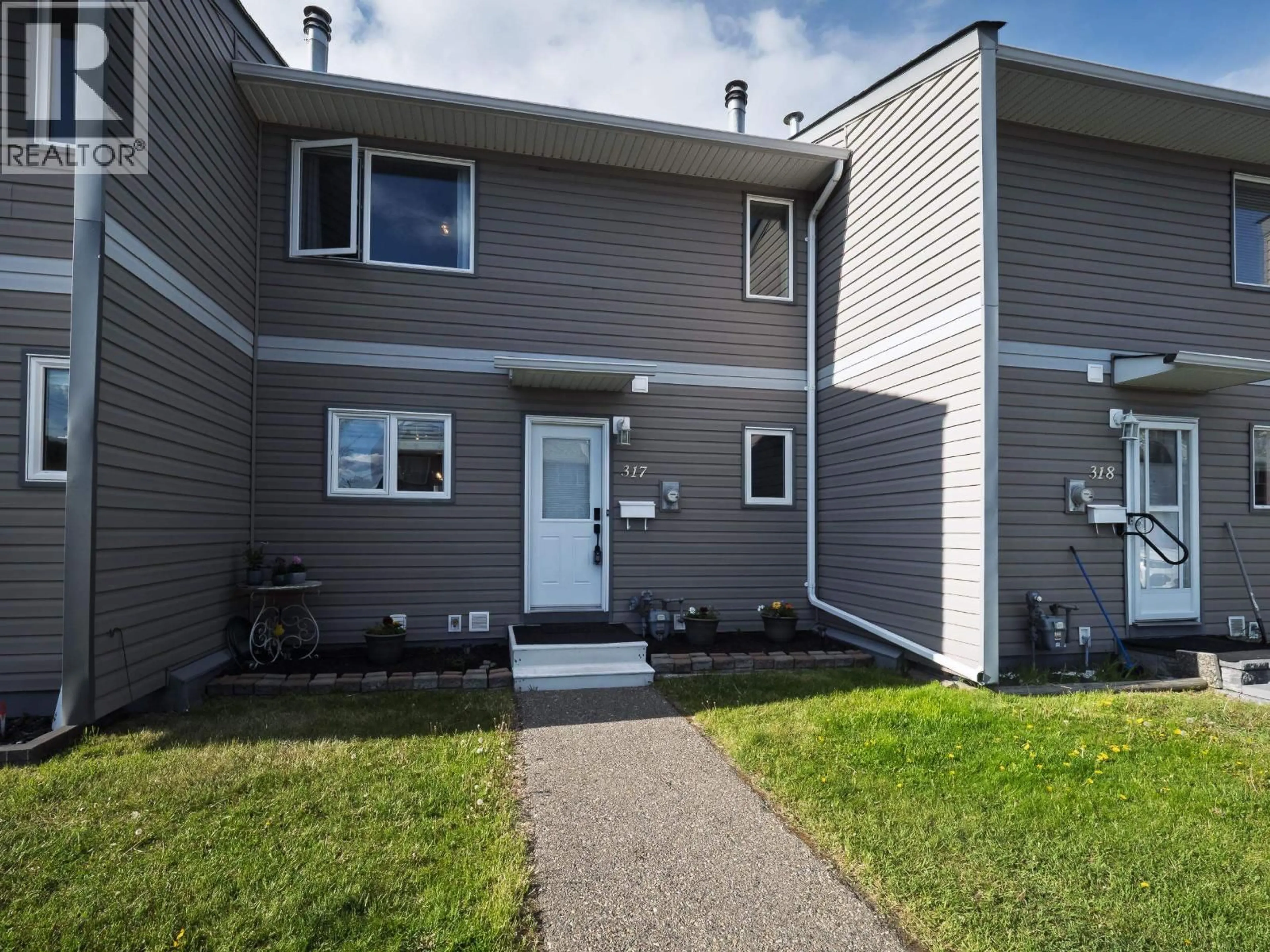 Home with vinyl exterior material, street for 317 - 2550 OSPIKA BOULEVARD, Prince George British Columbia V2N3T2