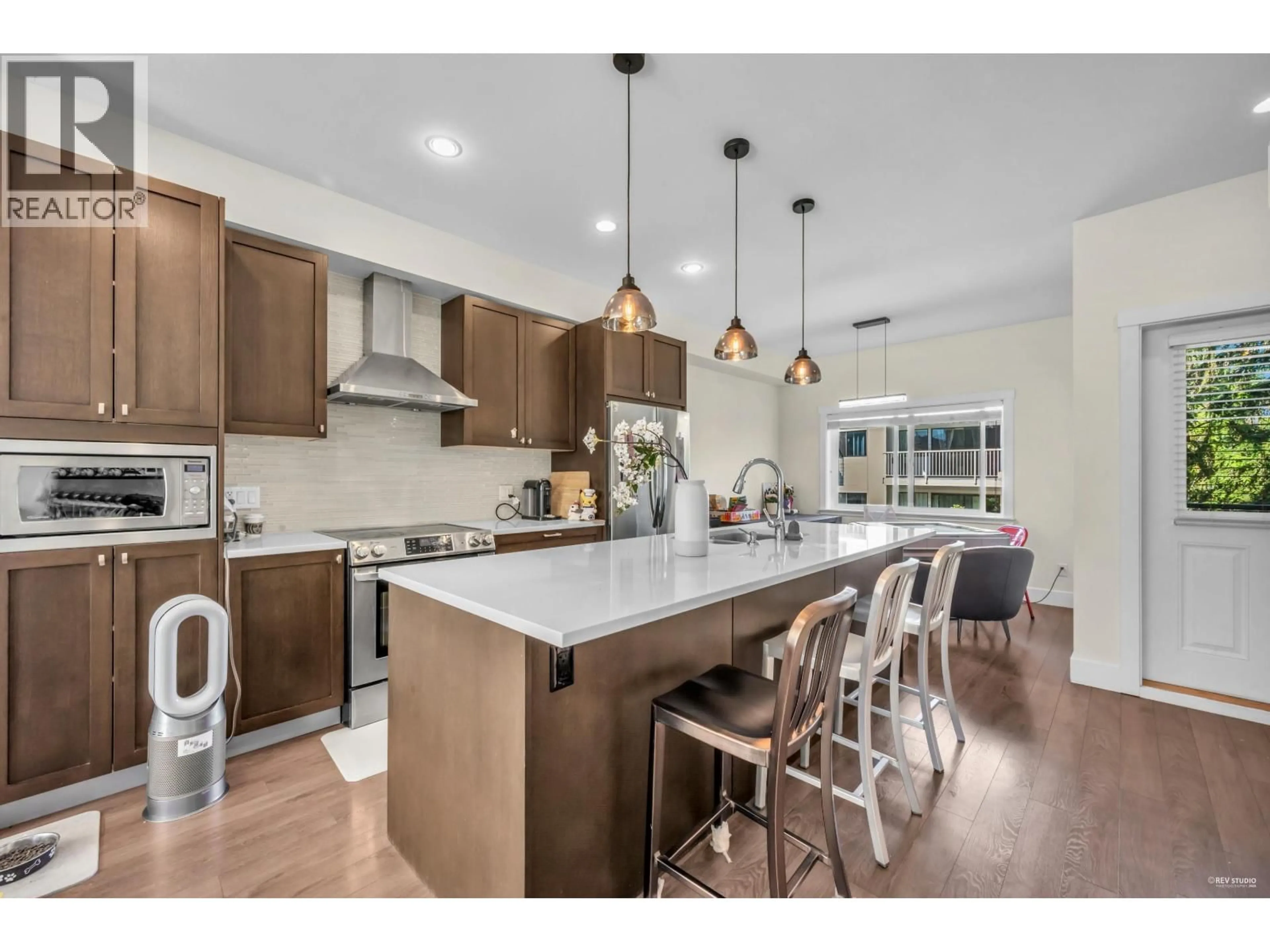 Open concept kitchen, unknown for 102 - 8080 BLUNDELL ROAD, Richmond British Columbia V6Y1J8