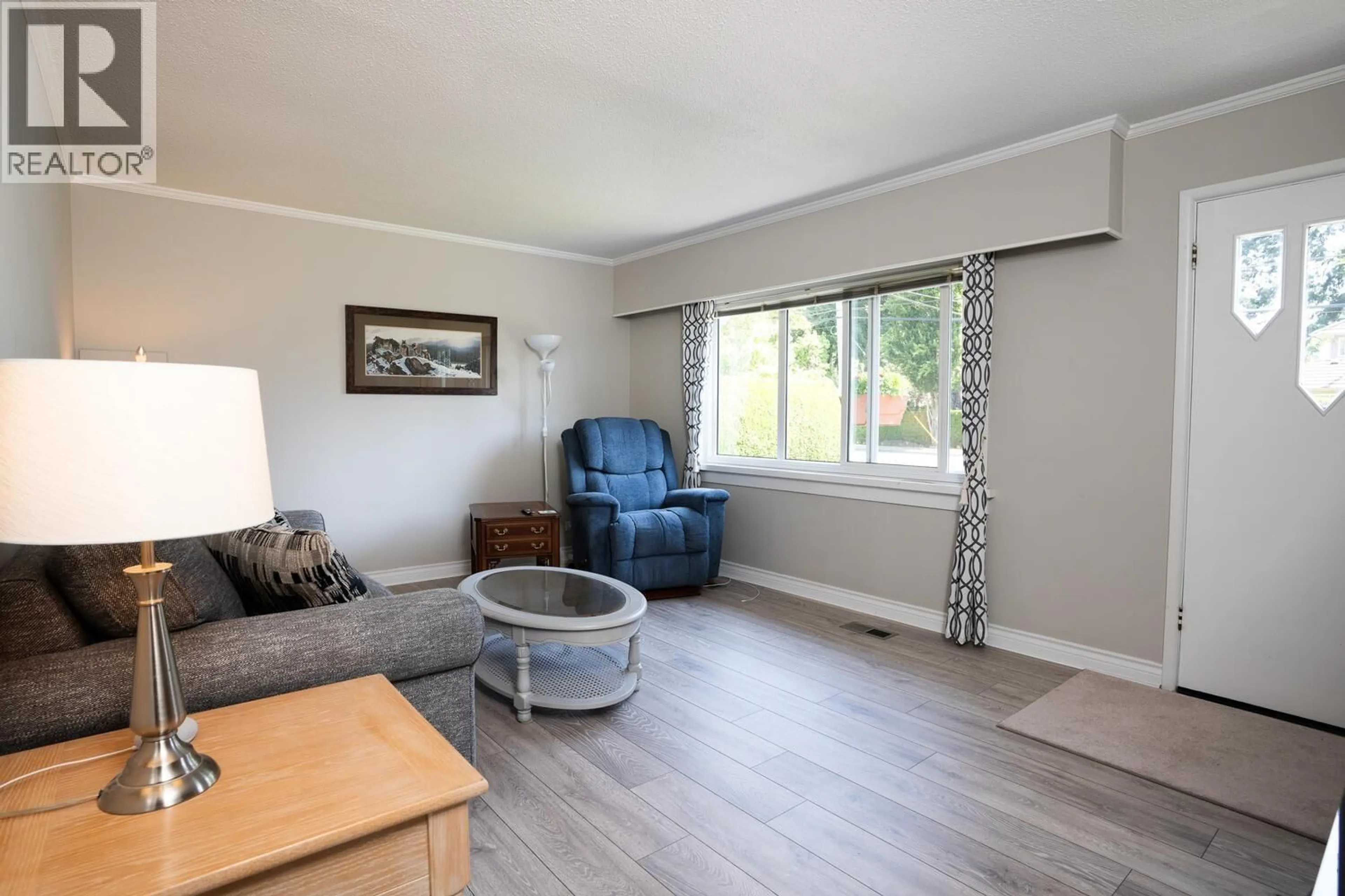 Living room with furniture, wood/laminate floor for 5045 CENTRAL AVENUE, Delta British Columbia V4K2G5
