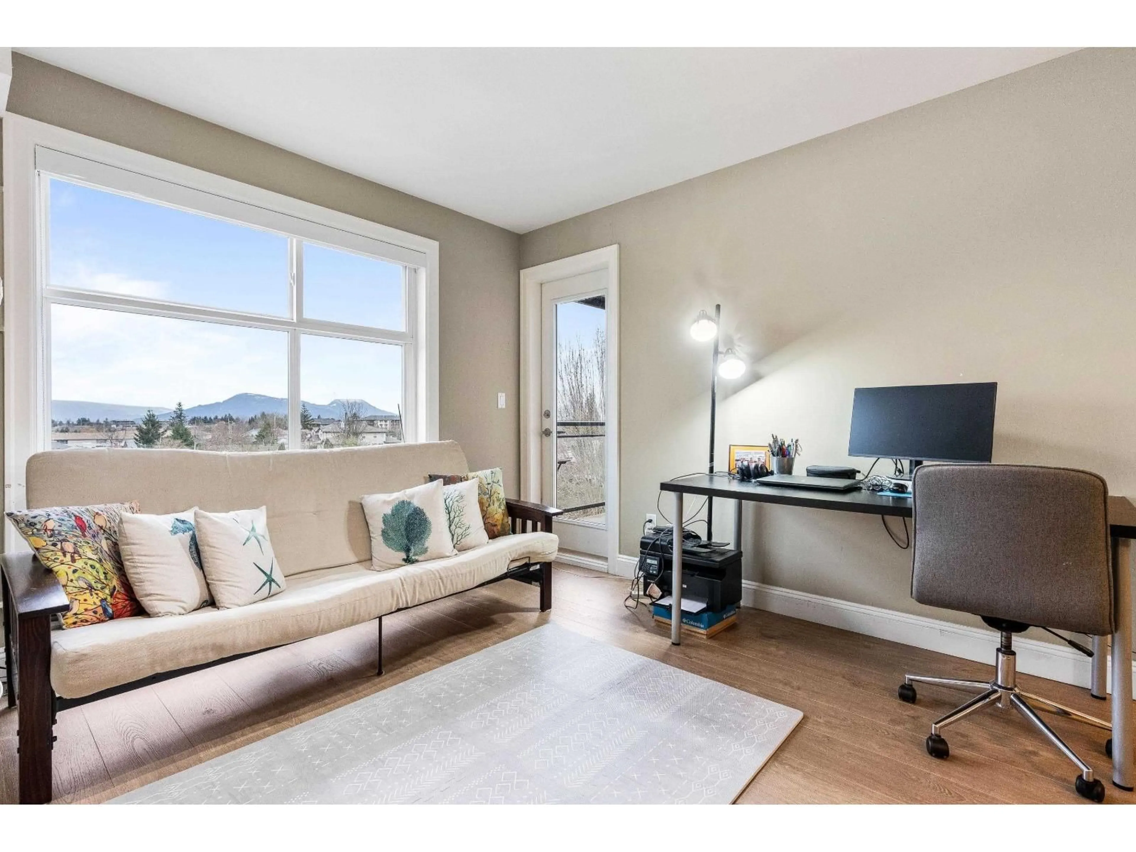 Living room with furniture, wood/laminate floor for 312 - 45640 ALMA AVENUE, Chilliwack British Columbia V2R0P8