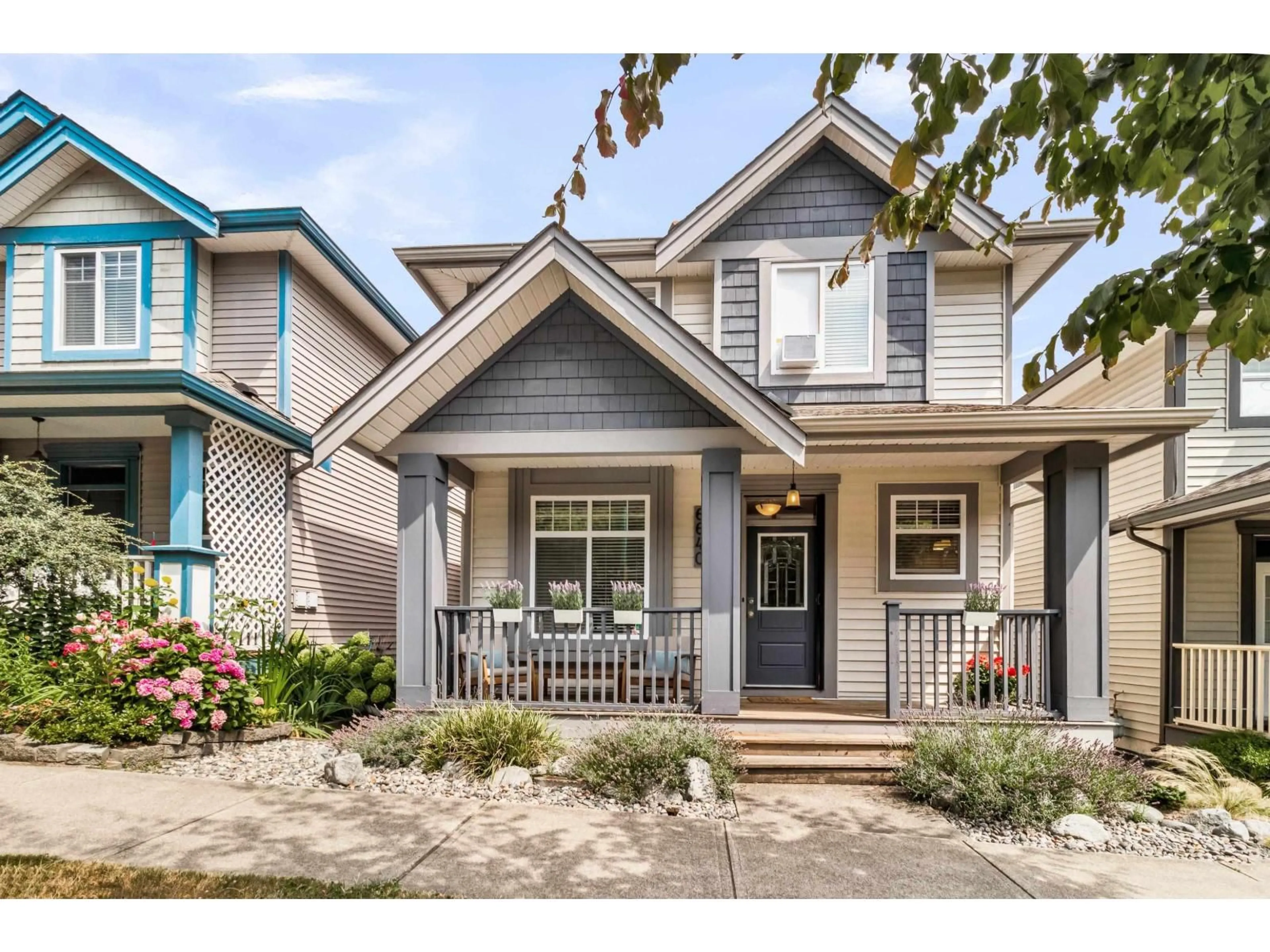 Home with vinyl exterior material, street for 6640 192, Surrey British Columbia V4N0B9
