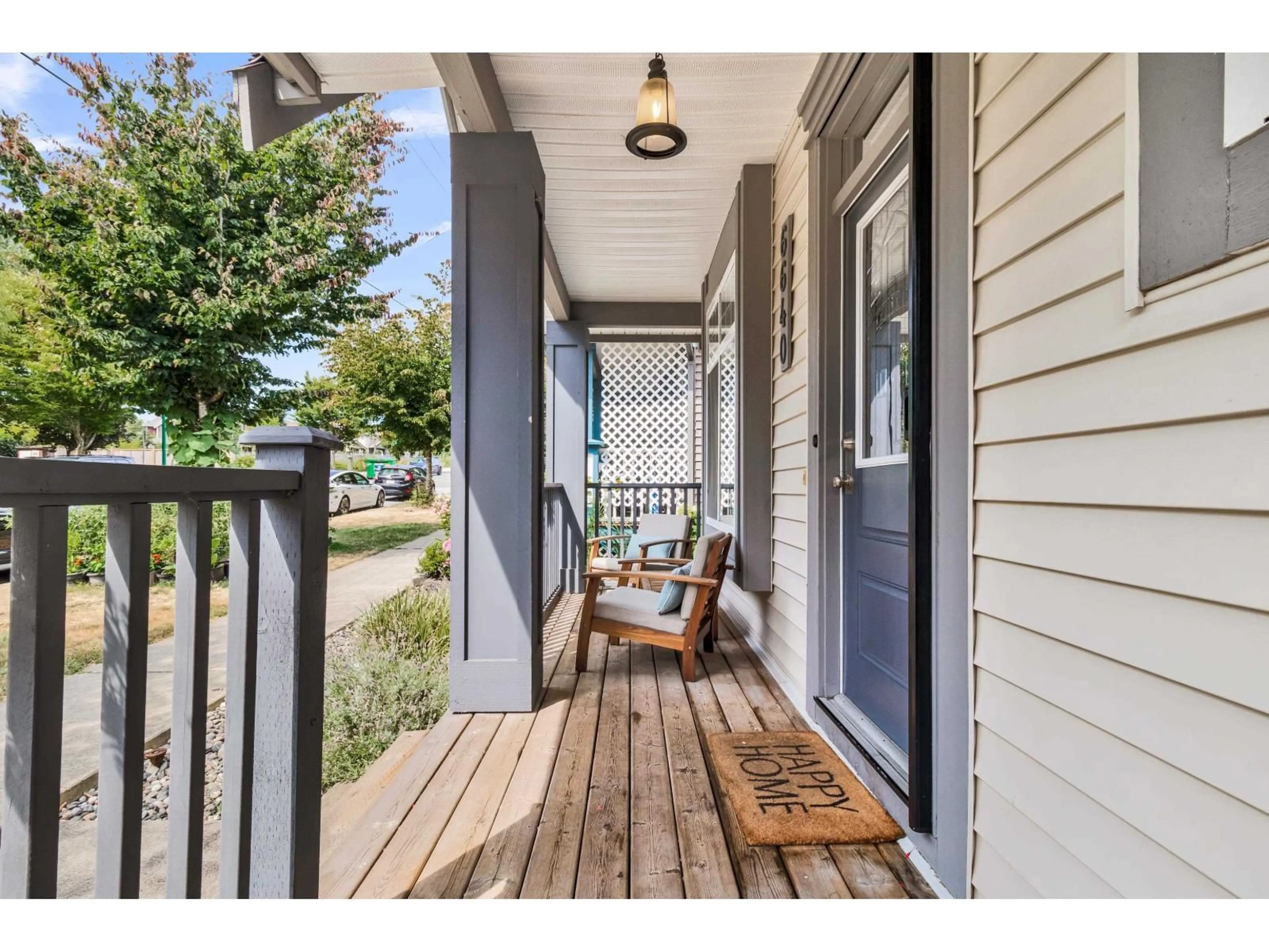 Indoor entryway for 6640 192, Surrey British Columbia V4N0B9