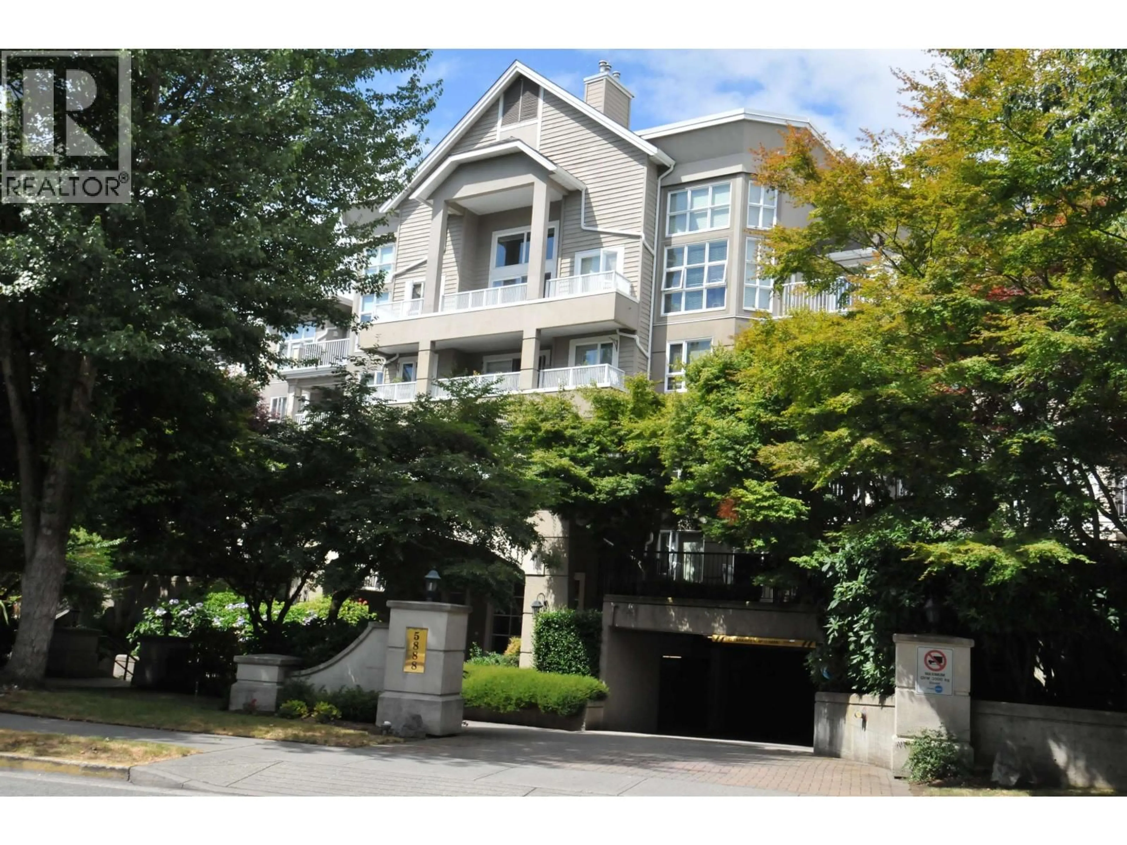 Indoor foyer for 302 - 5888 DOVER CRESCENT, Richmond British Columbia V7C5R9