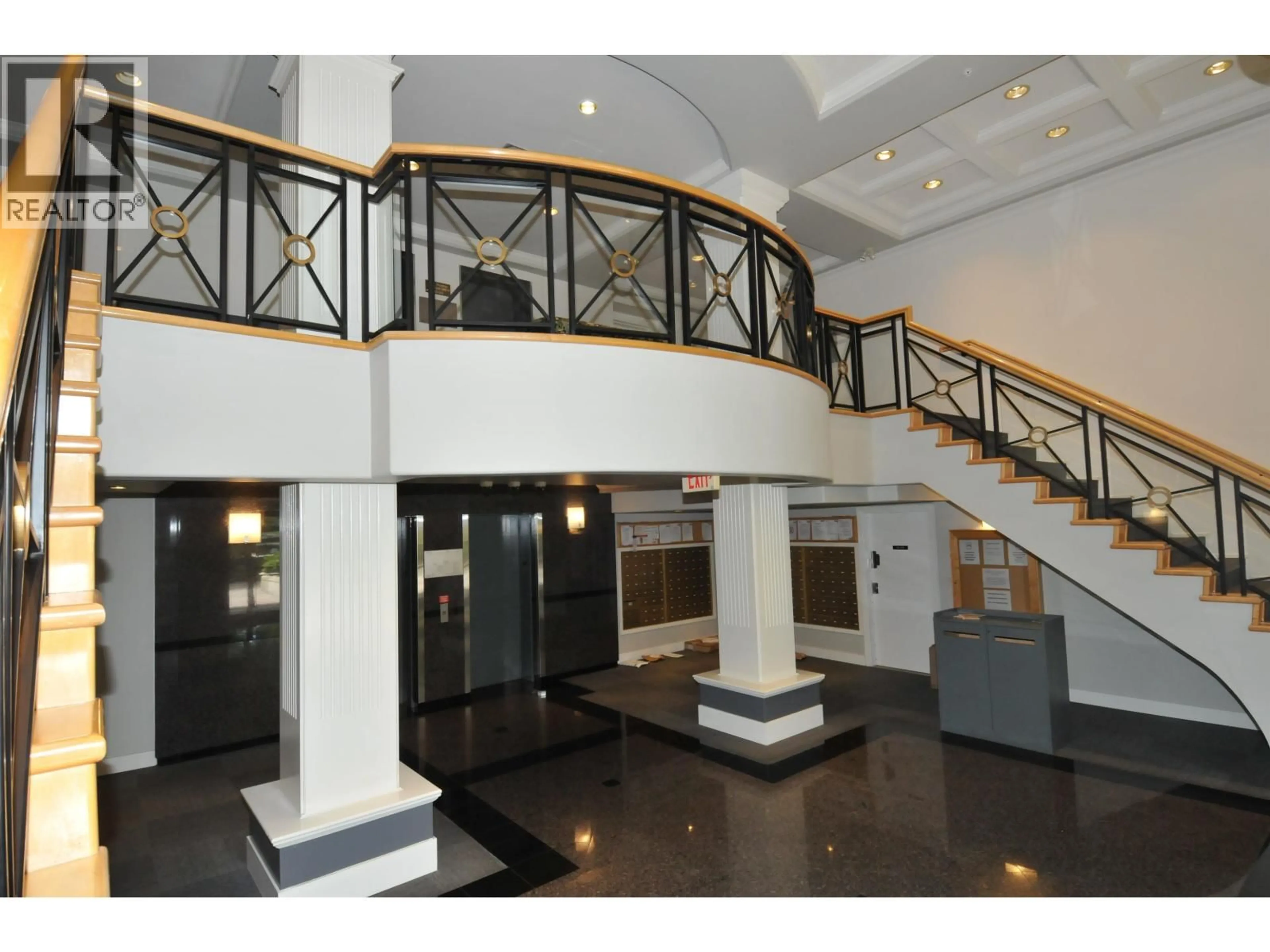 Indoor foyer for 302 - 5888 DOVER CRESCENT, Richmond British Columbia V7C5R9