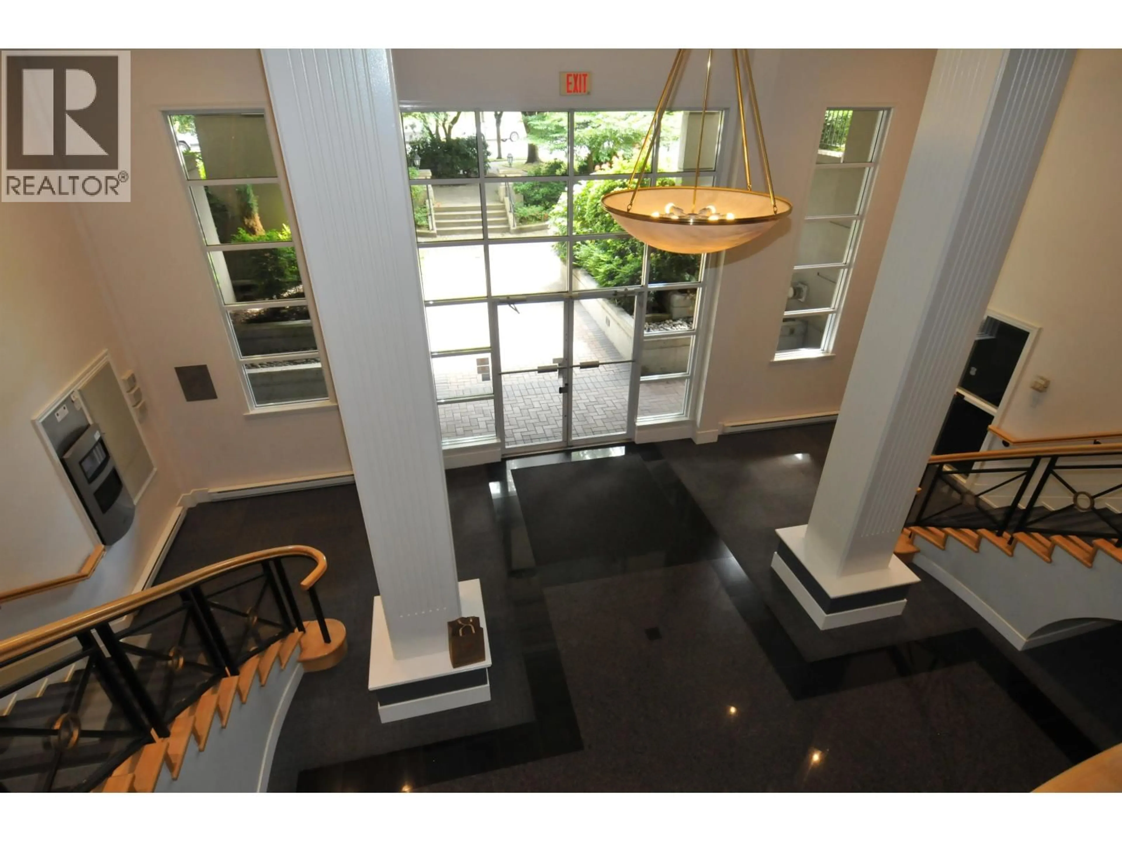 Indoor foyer for 302 - 5888 DOVER CRESCENT, Richmond British Columbia V7C5R9