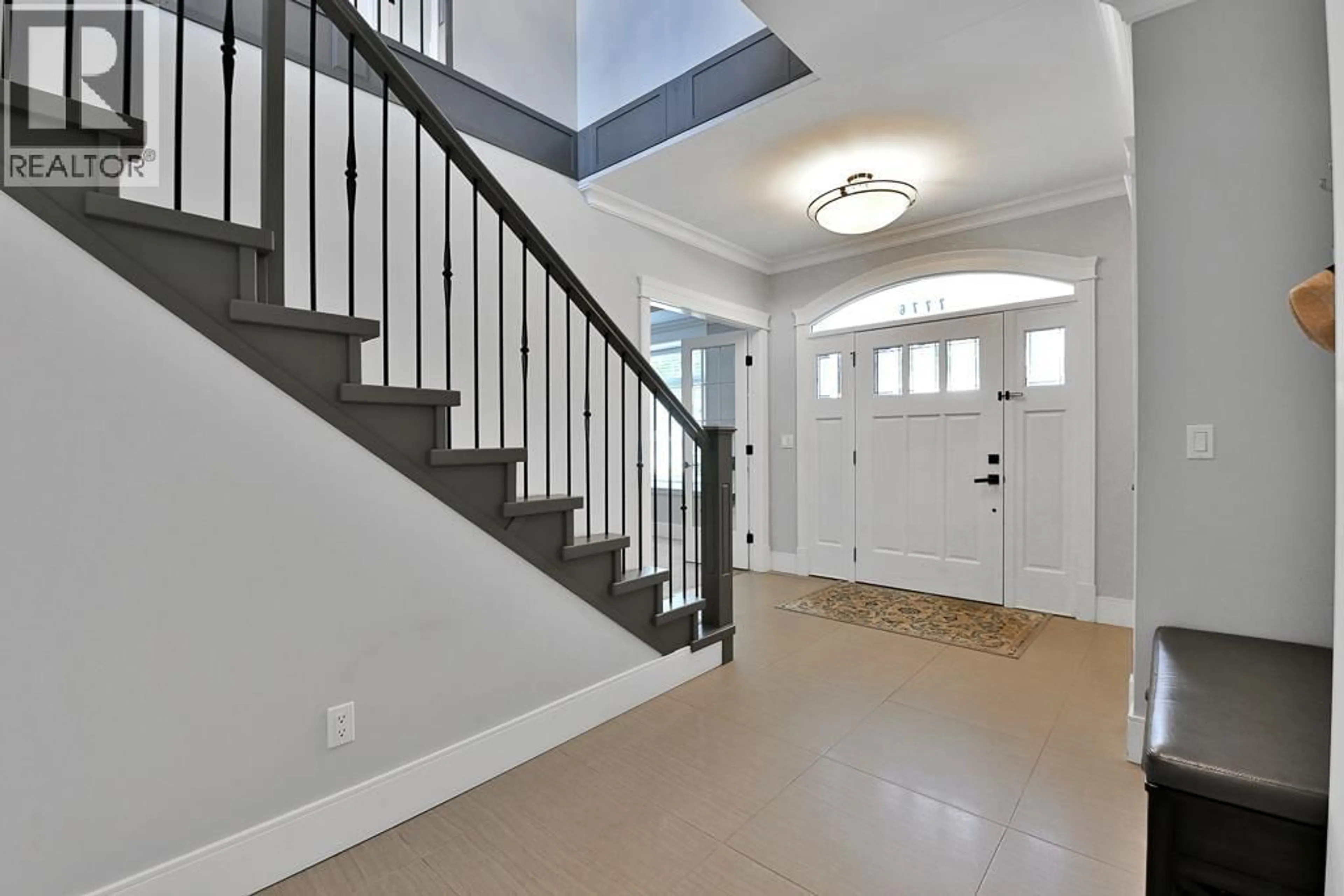 Indoor entryway for 7776 14TH AVENUE, Burnaby British Columbia V3N2A9
