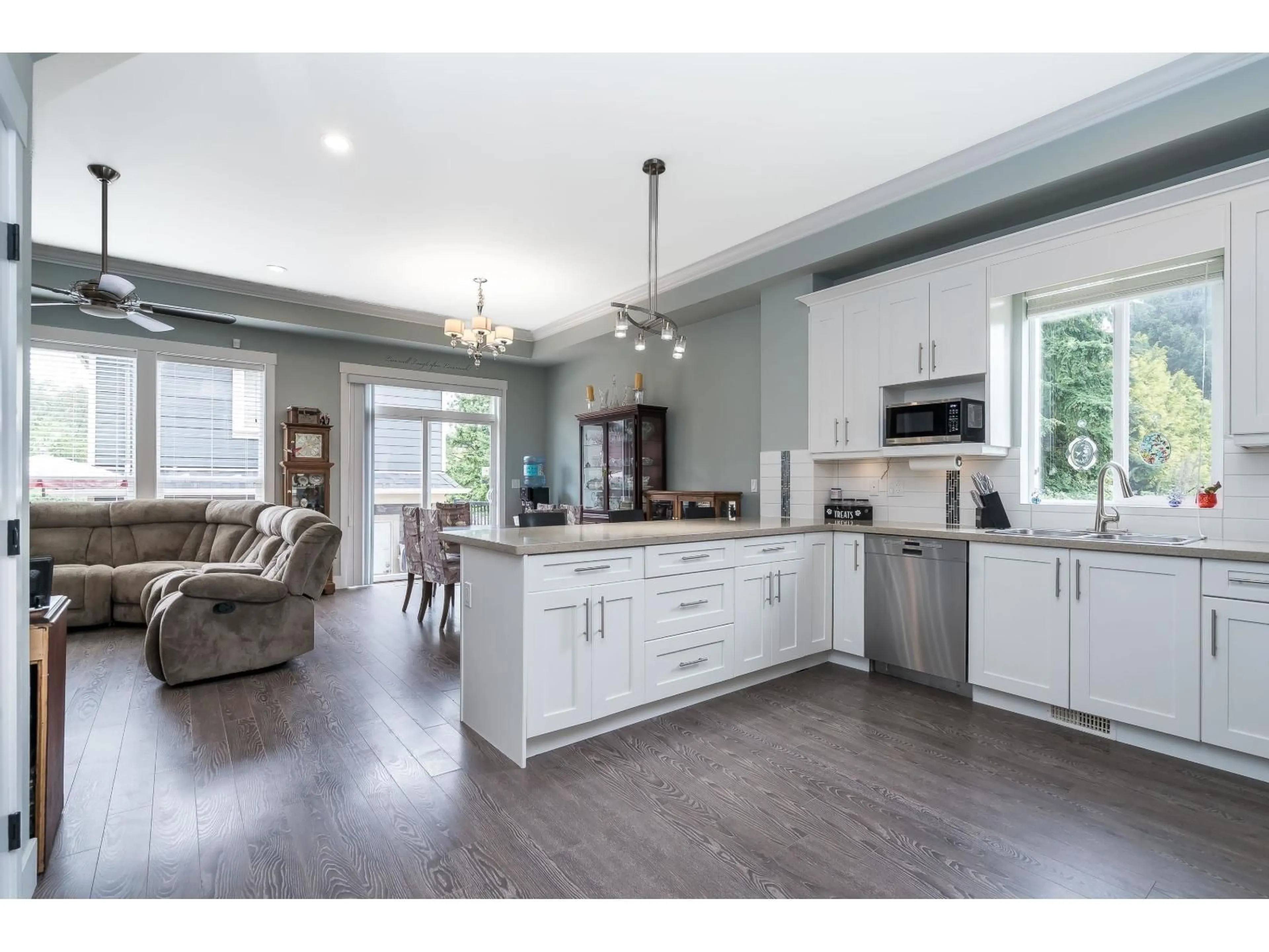 Open concept kitchen, unknown for 7343 191B, Surrey British Columbia V5N0B4
