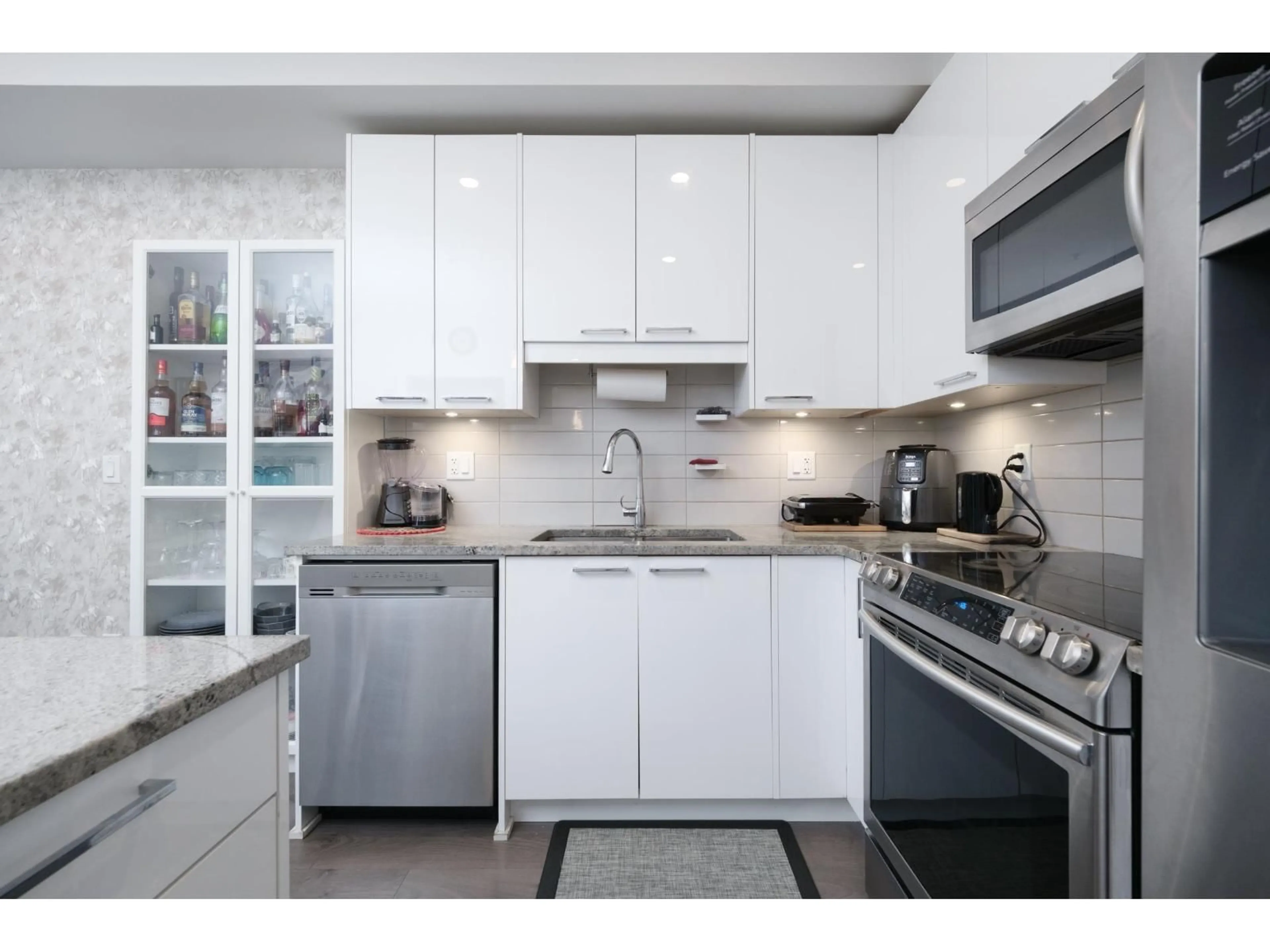 Standard kitchen, ceramic/tile floor for 317 - 20696 EASTLEIGH, Langley British Columbia V3A4C4