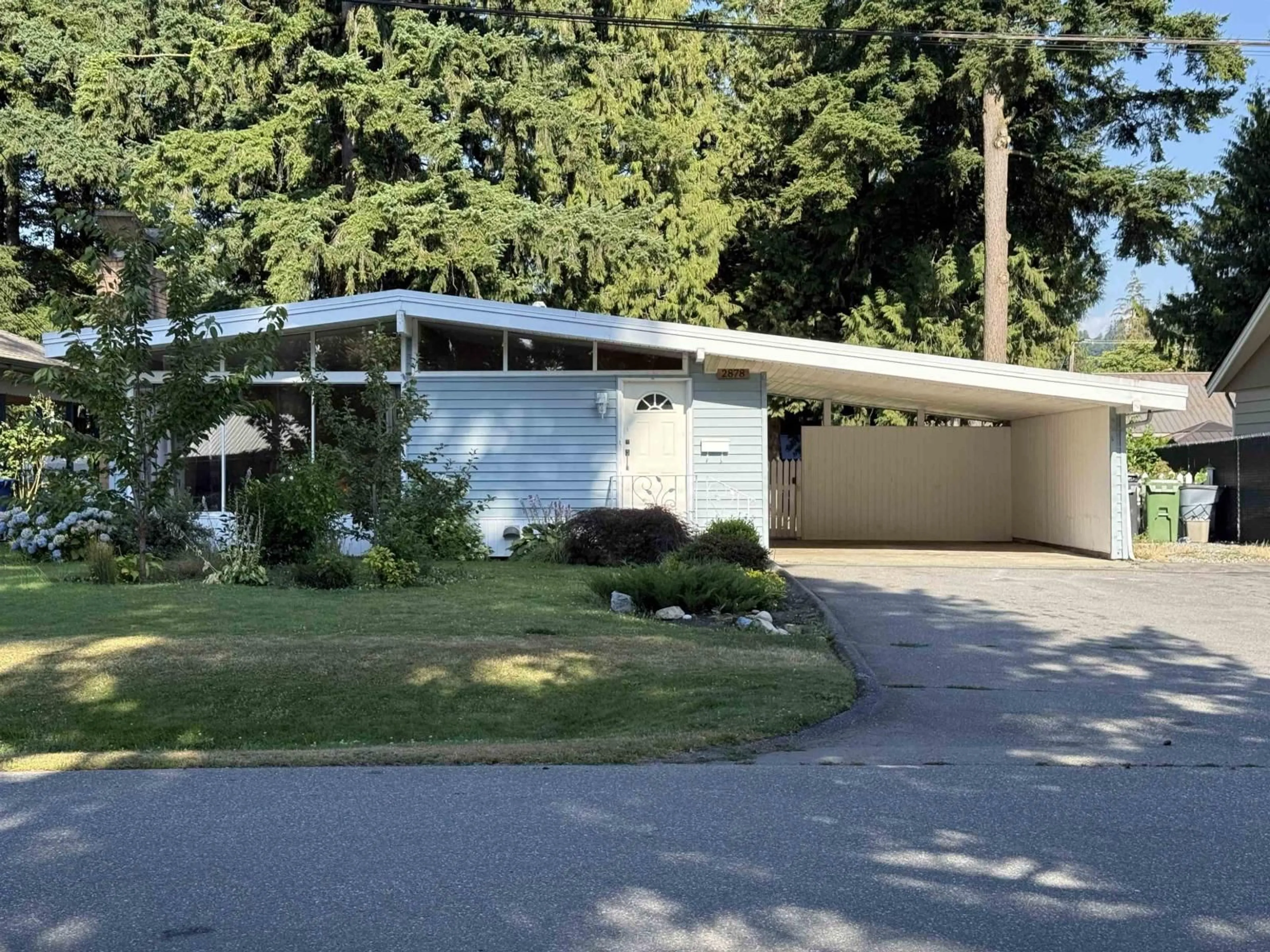 Home with vinyl exterior material, street for 2878 WOODLAND, Abbotsford British Columbia V2S4E4