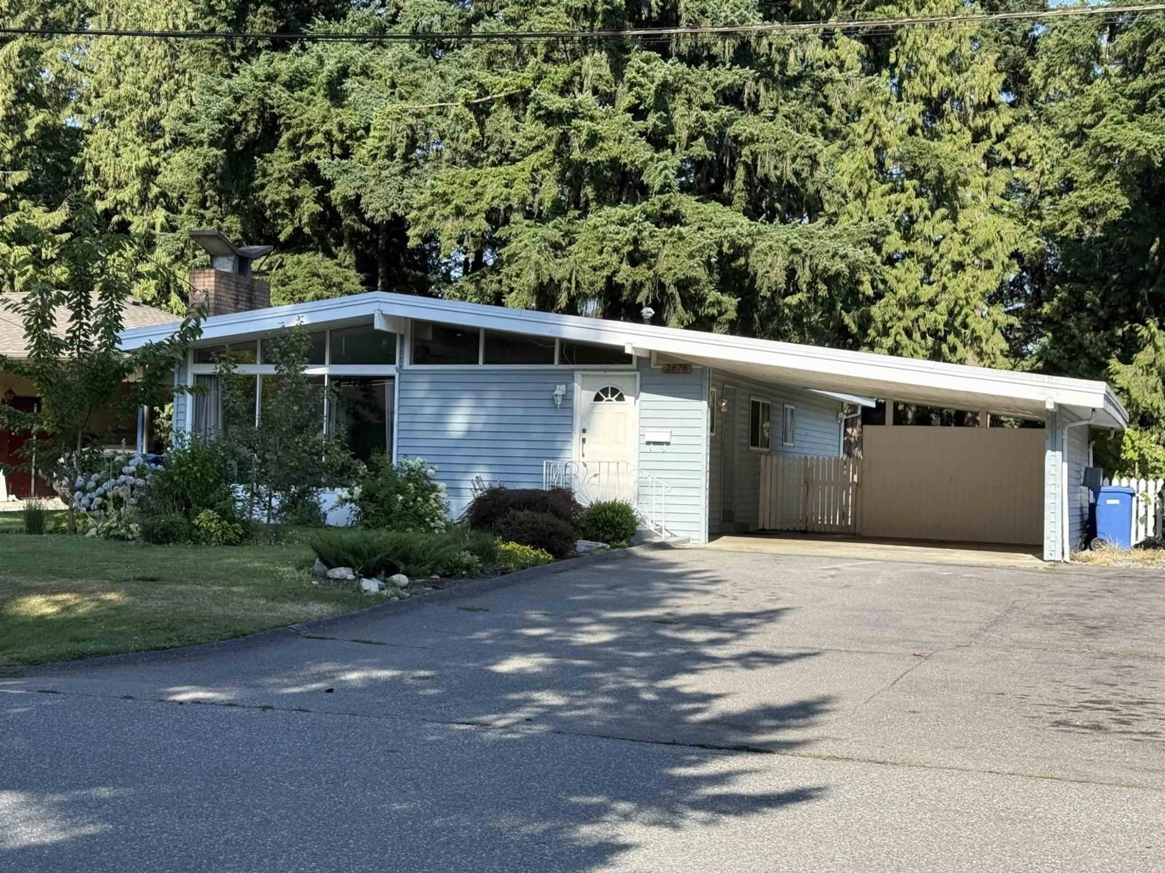 Home with vinyl exterior material, street for 2878 WOODLAND, Abbotsford British Columbia V2S4E4