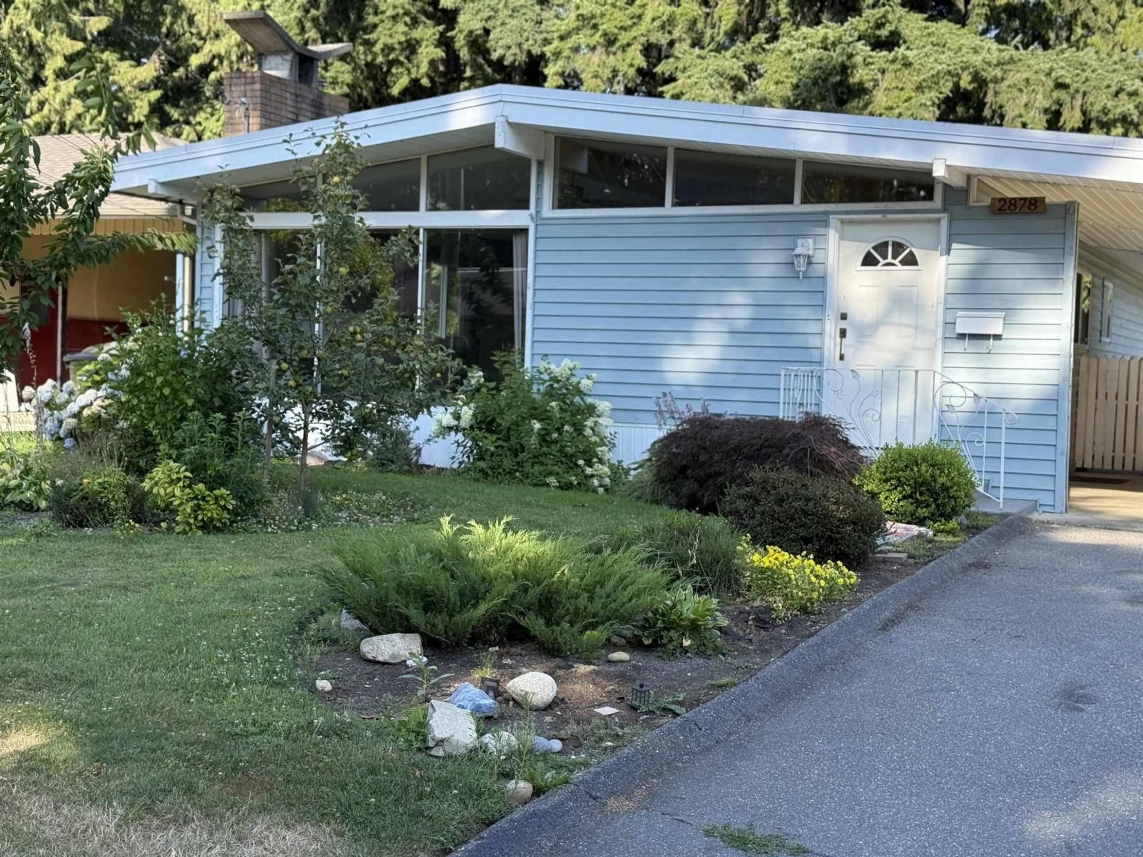 Home with vinyl exterior material, street for 2878 WOODLAND, Abbotsford British Columbia V2S4E4