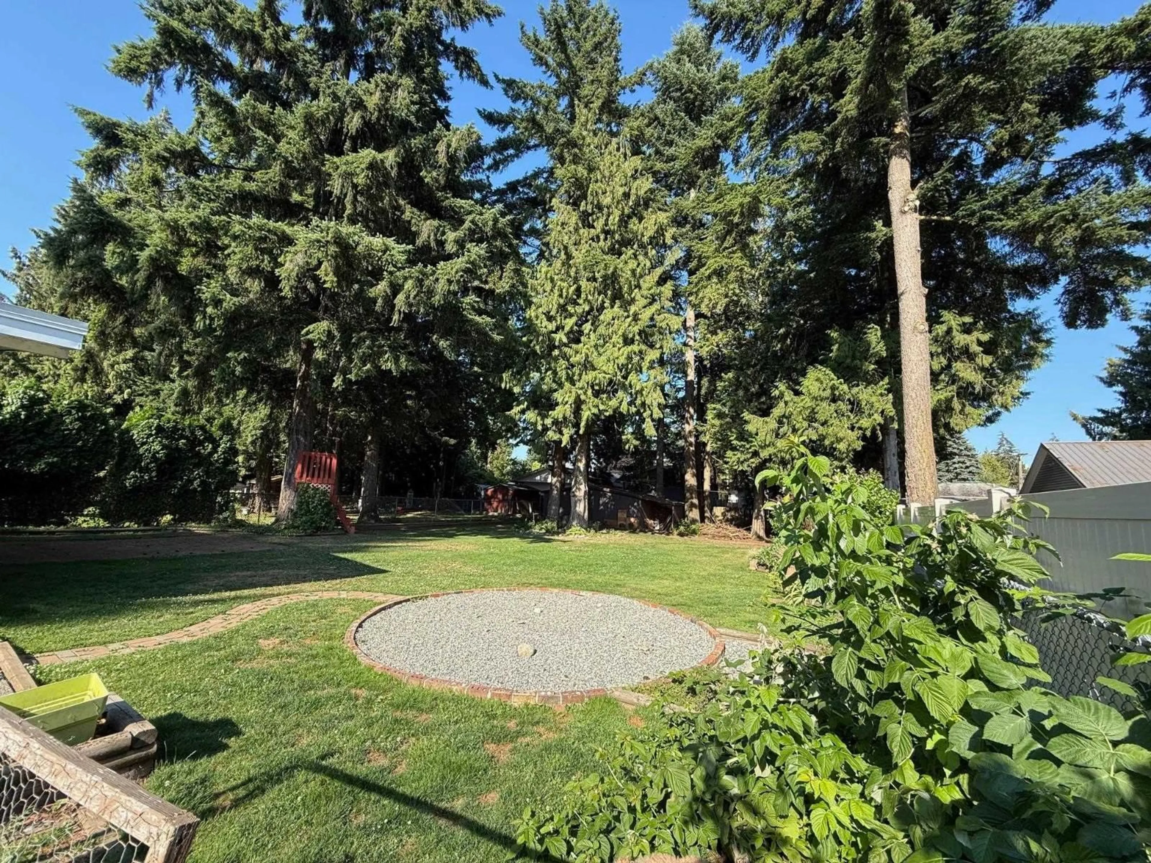 A pic from outside/outdoor area/front of a property/back of a property/a pic from drone, forest/trees view for 2878 WOODLAND, Abbotsford British Columbia V2S4E4