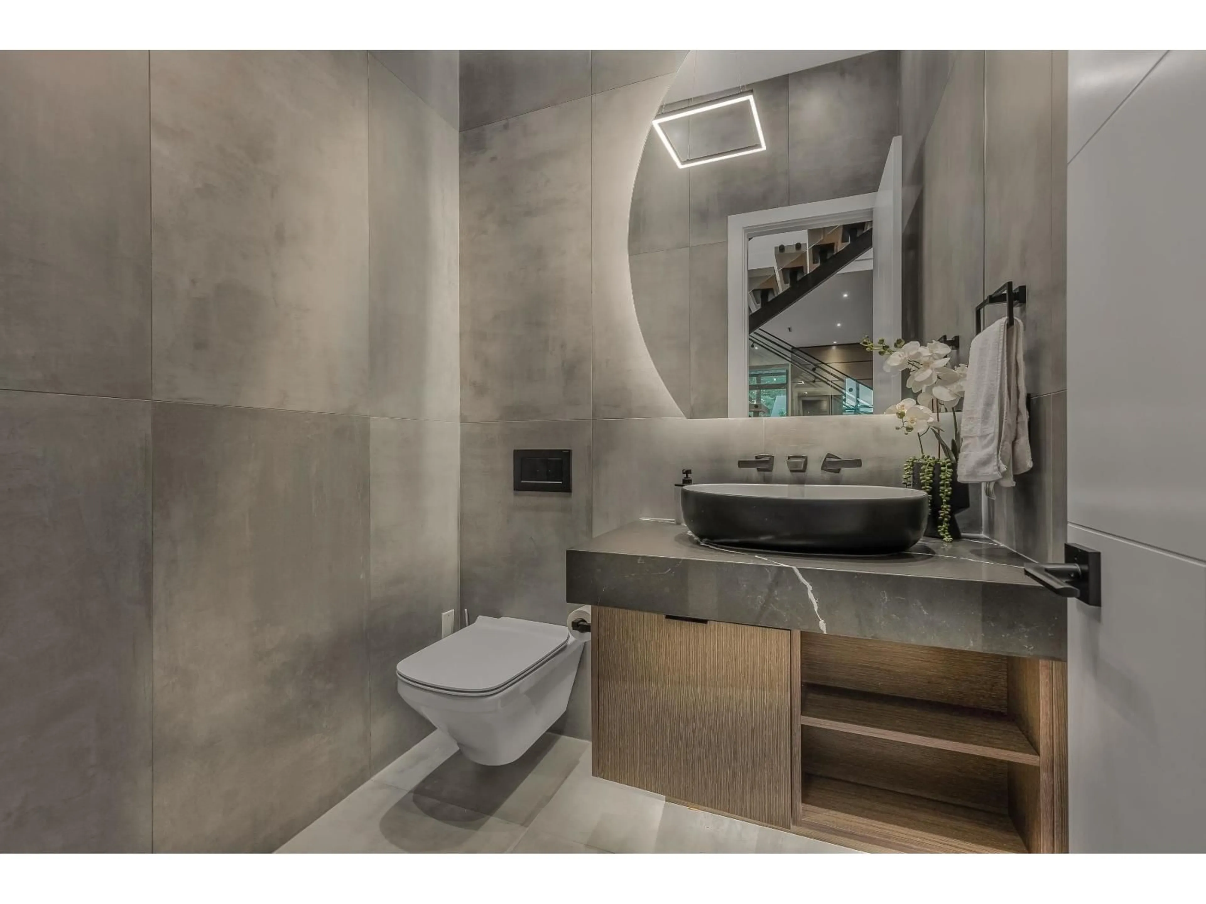 Standard bathroom, ceramic/tile floor for 6173 132, Surrey British Columbia V3X1M9