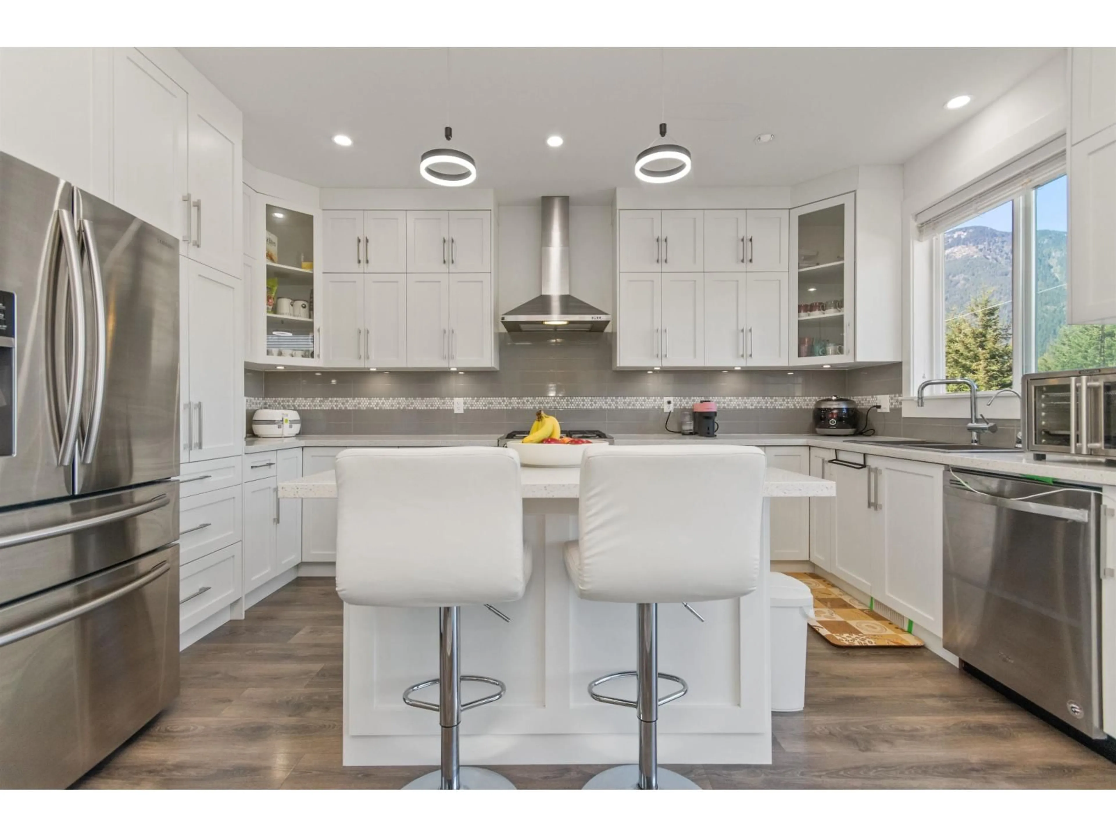 Contemporary kitchen, unknown for 10 - 63650 FLOOD HOPE ROAD, Hope British Columbia V0X1L2