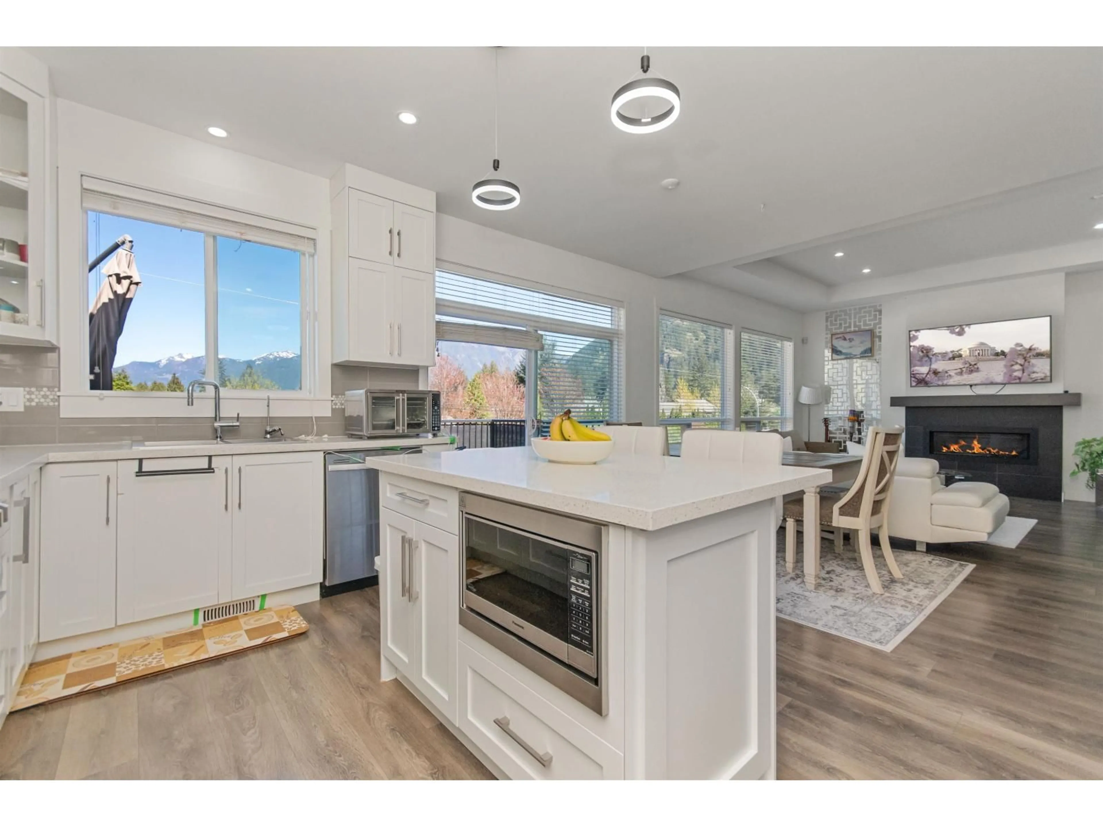 Open concept kitchen, unknown for 10 - 63650 FLOOD HOPE ROAD, Hope British Columbia V0X1L2