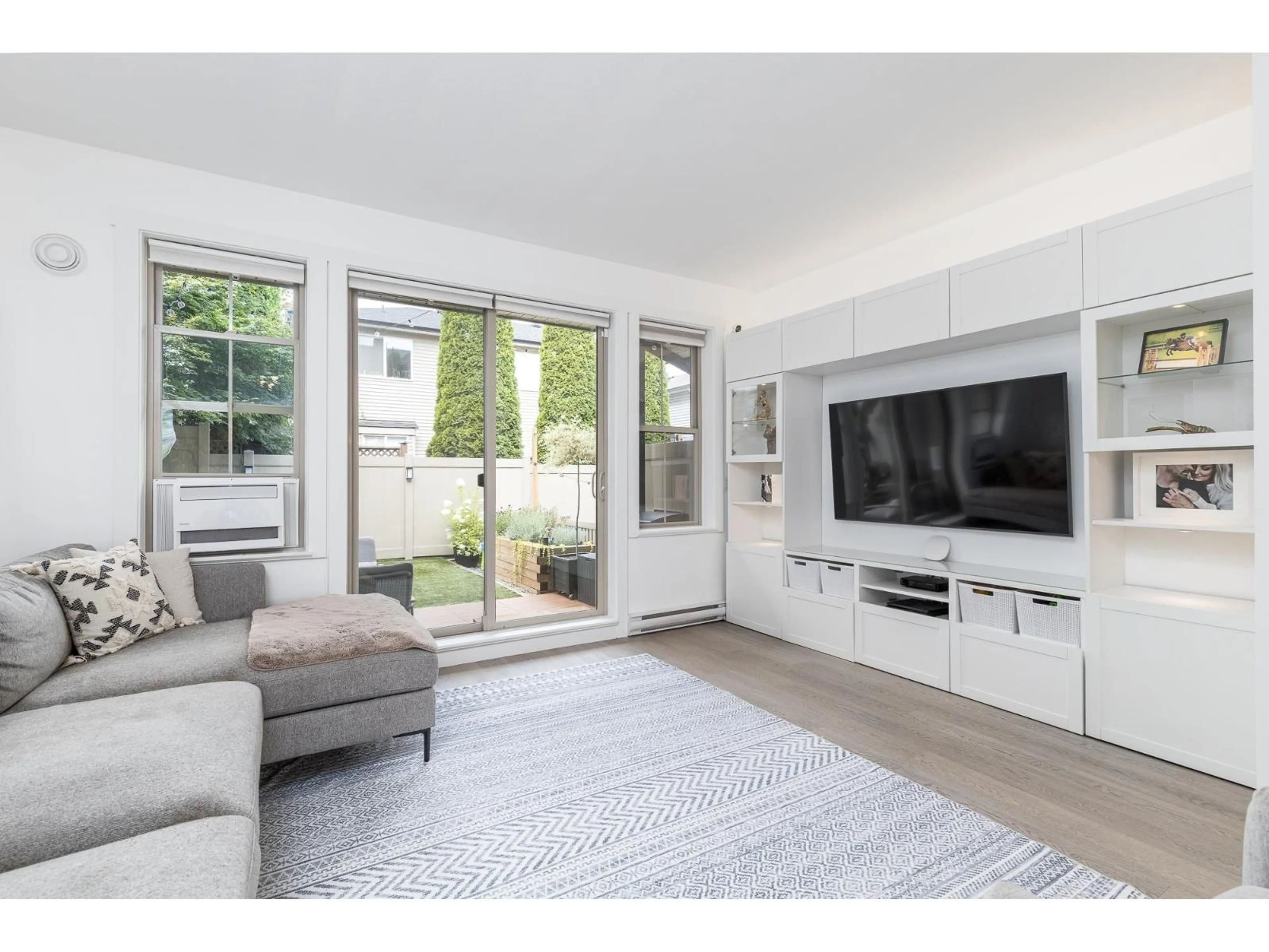 Living room with furniture, unknown for 63 - 9525 204, Langley British Columbia V1M0B9
