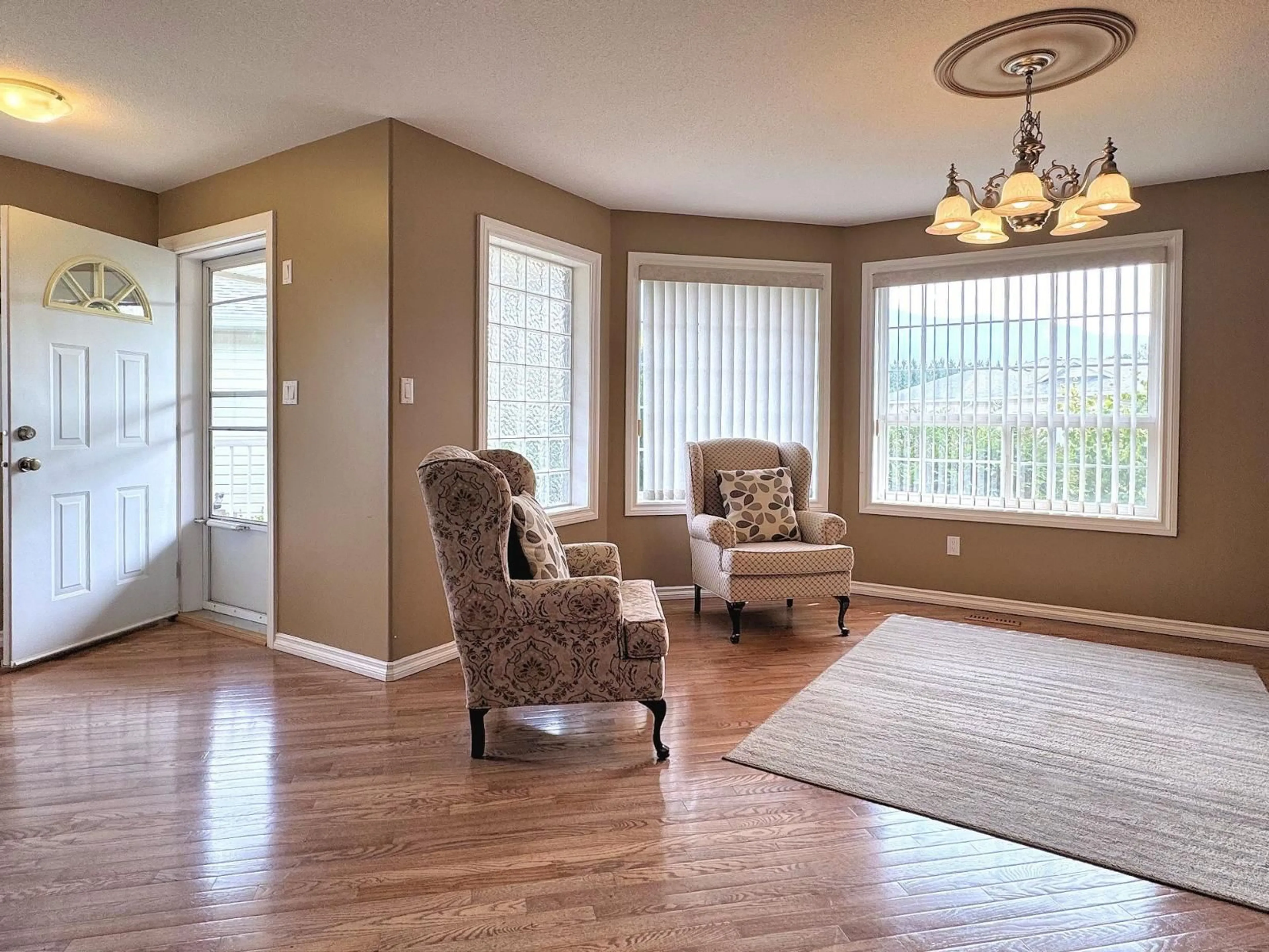 Living room with furniture, wood/laminate floor for 64 - 7292 ELM ROAD, Agassiz British Columbia V0M1A2