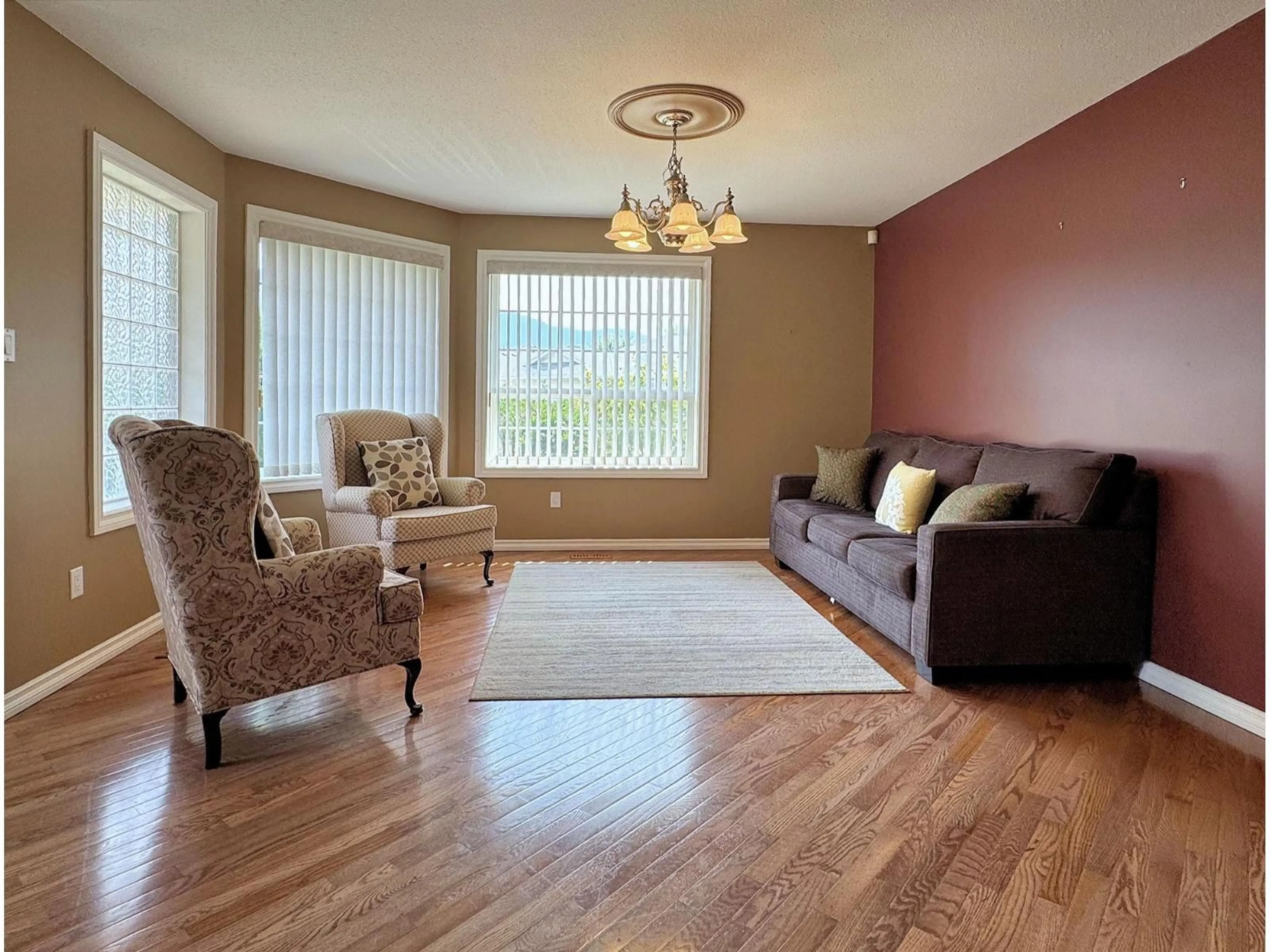 Living room with furniture, wood/laminate floor for 64 - 7292 ELM ROAD, Agassiz British Columbia V0M1A2