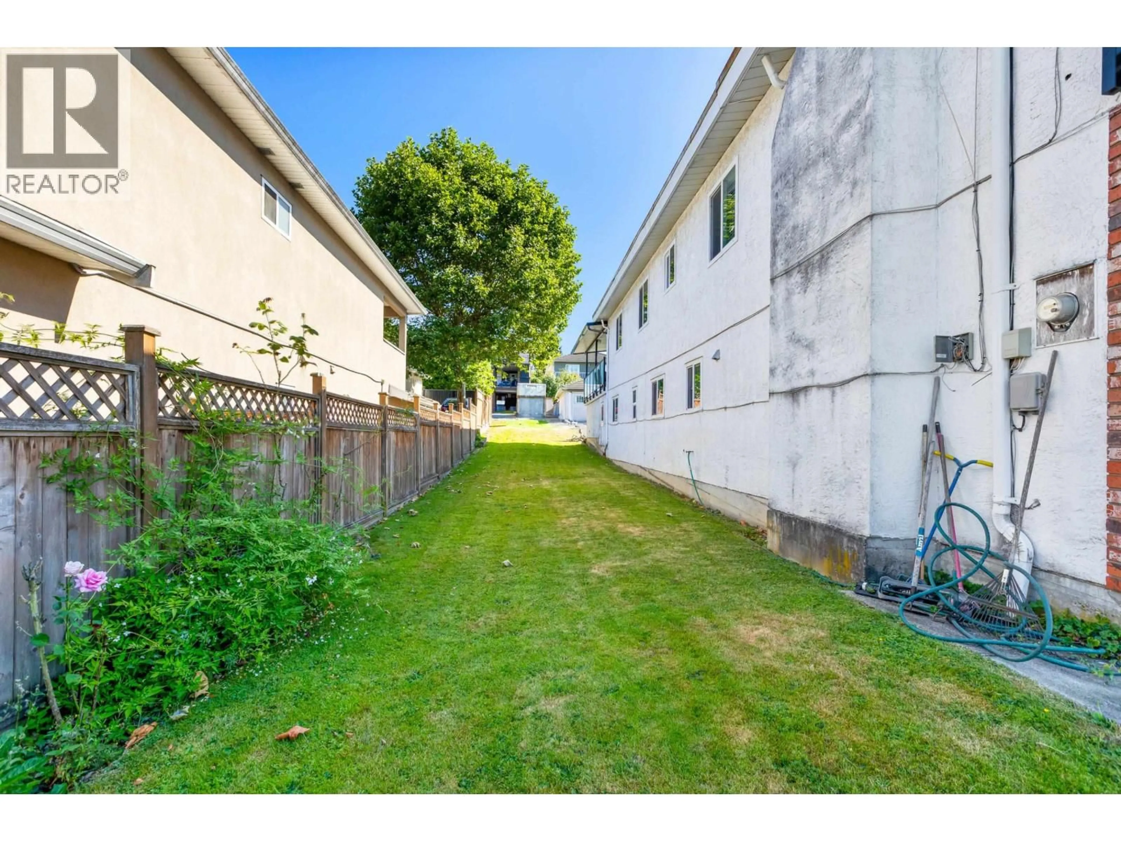 Patio, street for 5444 MANOR STREET, Burnaby British Columbia V5G1B7