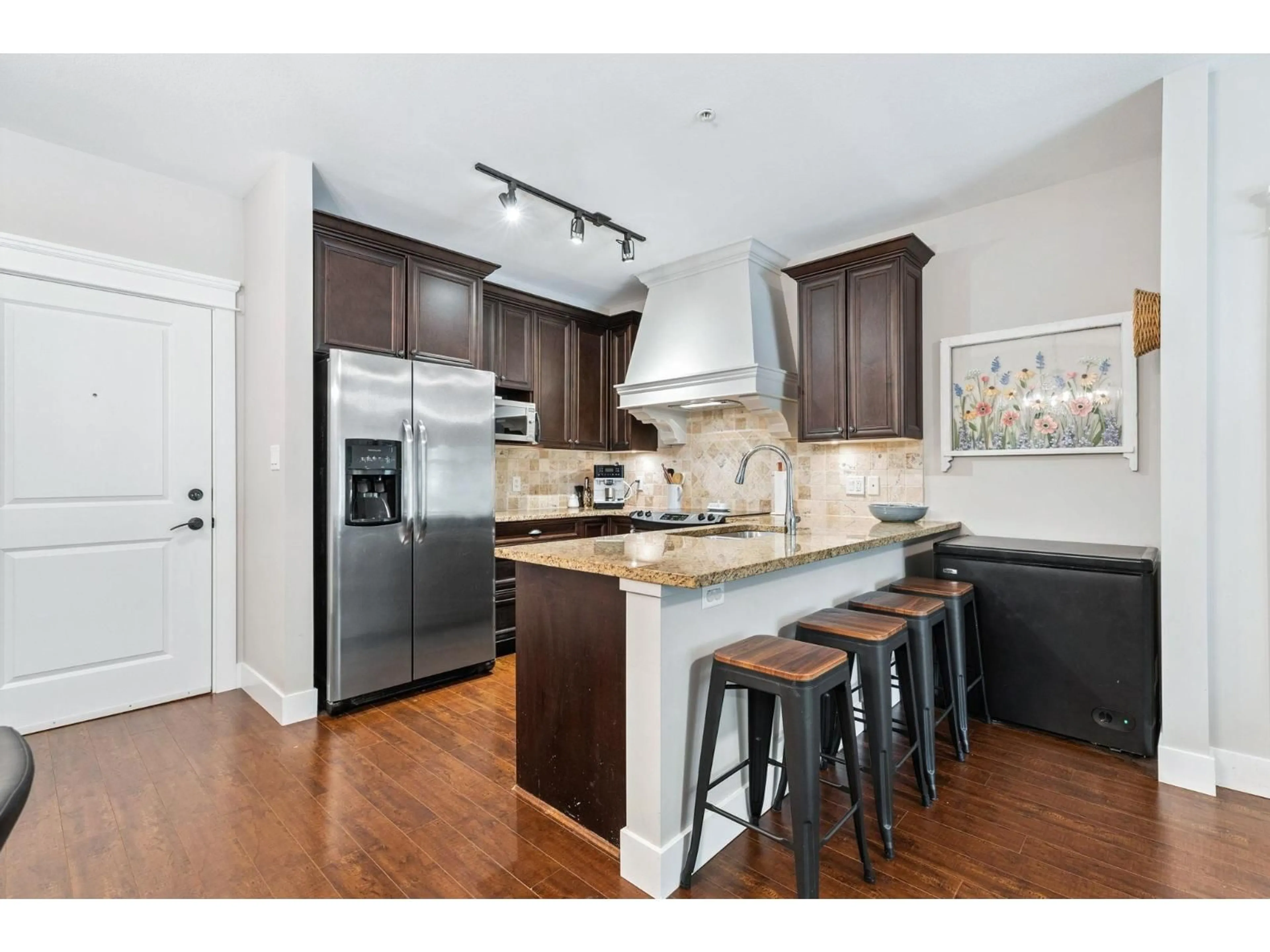 Open concept kitchen, unknown for 202 - 19530 65, Surrey British Columbia V4N6M1