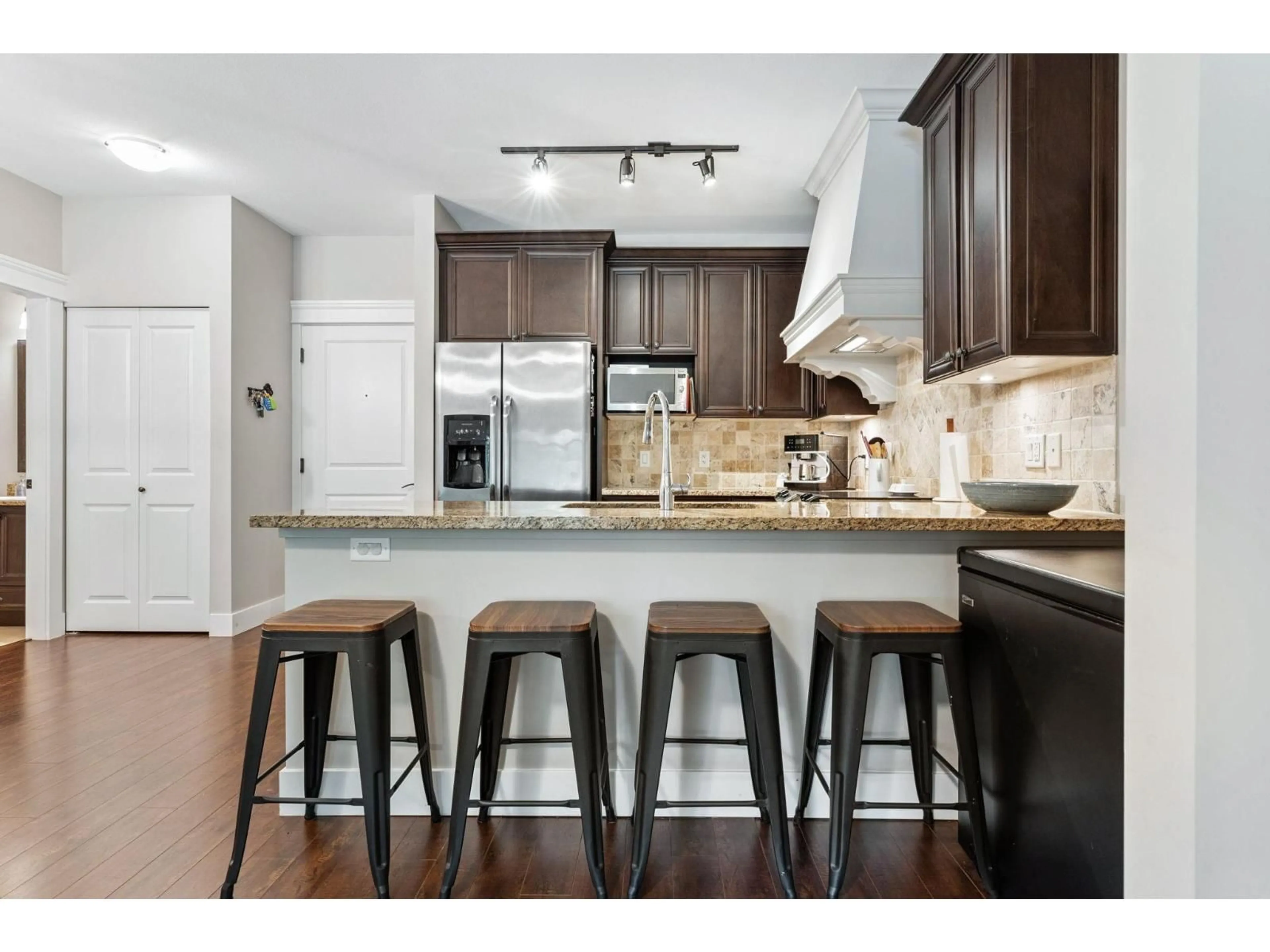 Open concept kitchen, unknown for 202 - 19530 65, Surrey British Columbia V4N6M1