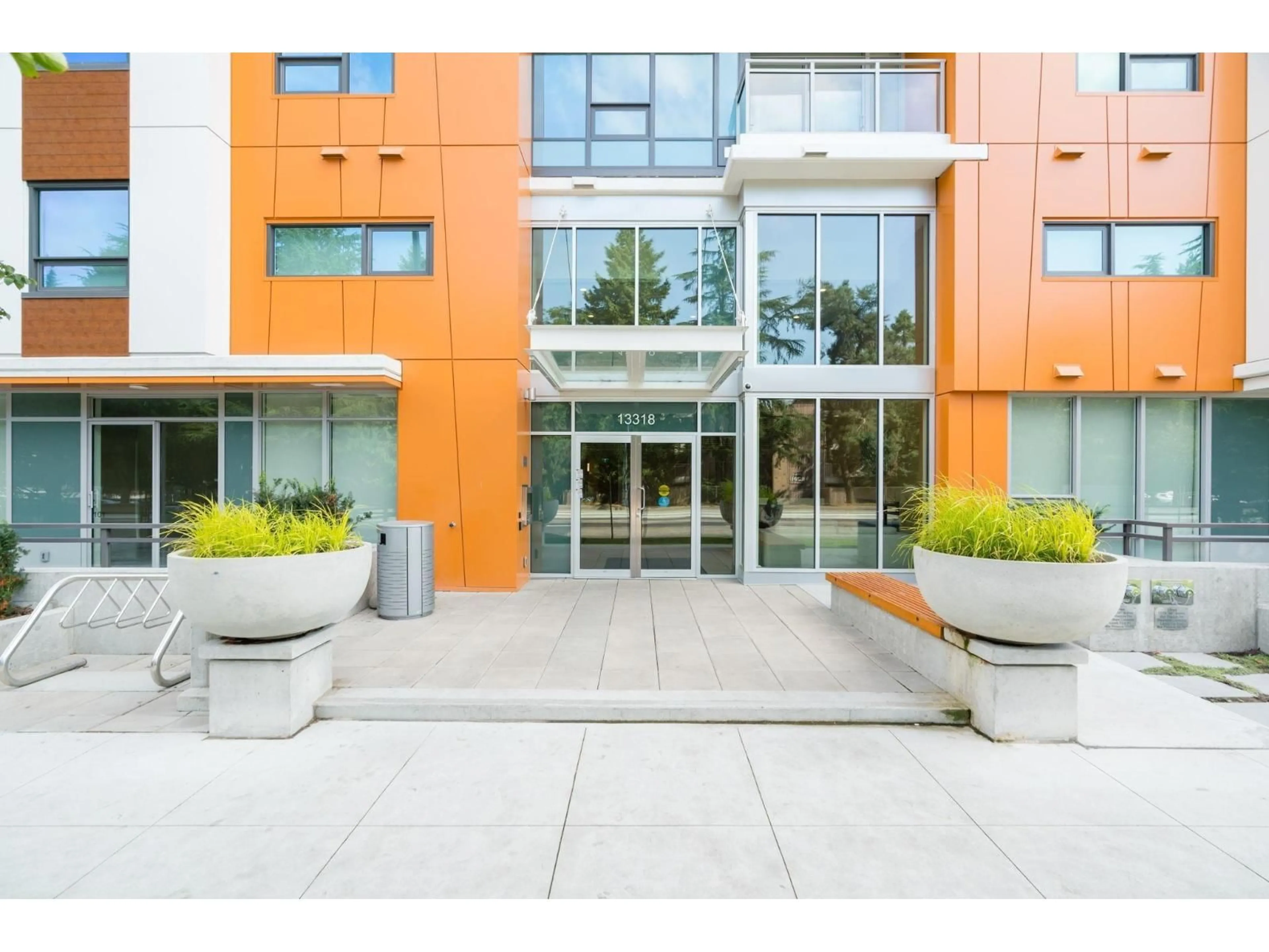 Indoor foyer for 801 - 13318 104, Surrey British Columbia V3T0R2