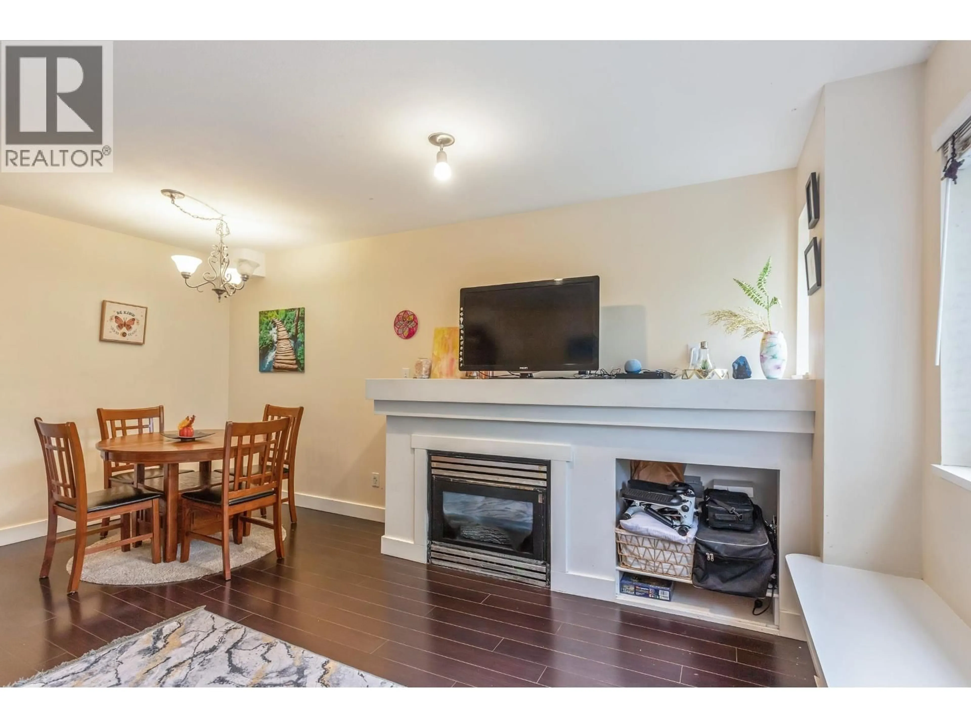 Living room with furniture, wood/laminate floor for 56 - 1561 BOOTH AVENUE, Coquitlam British Columbia V3K1B9