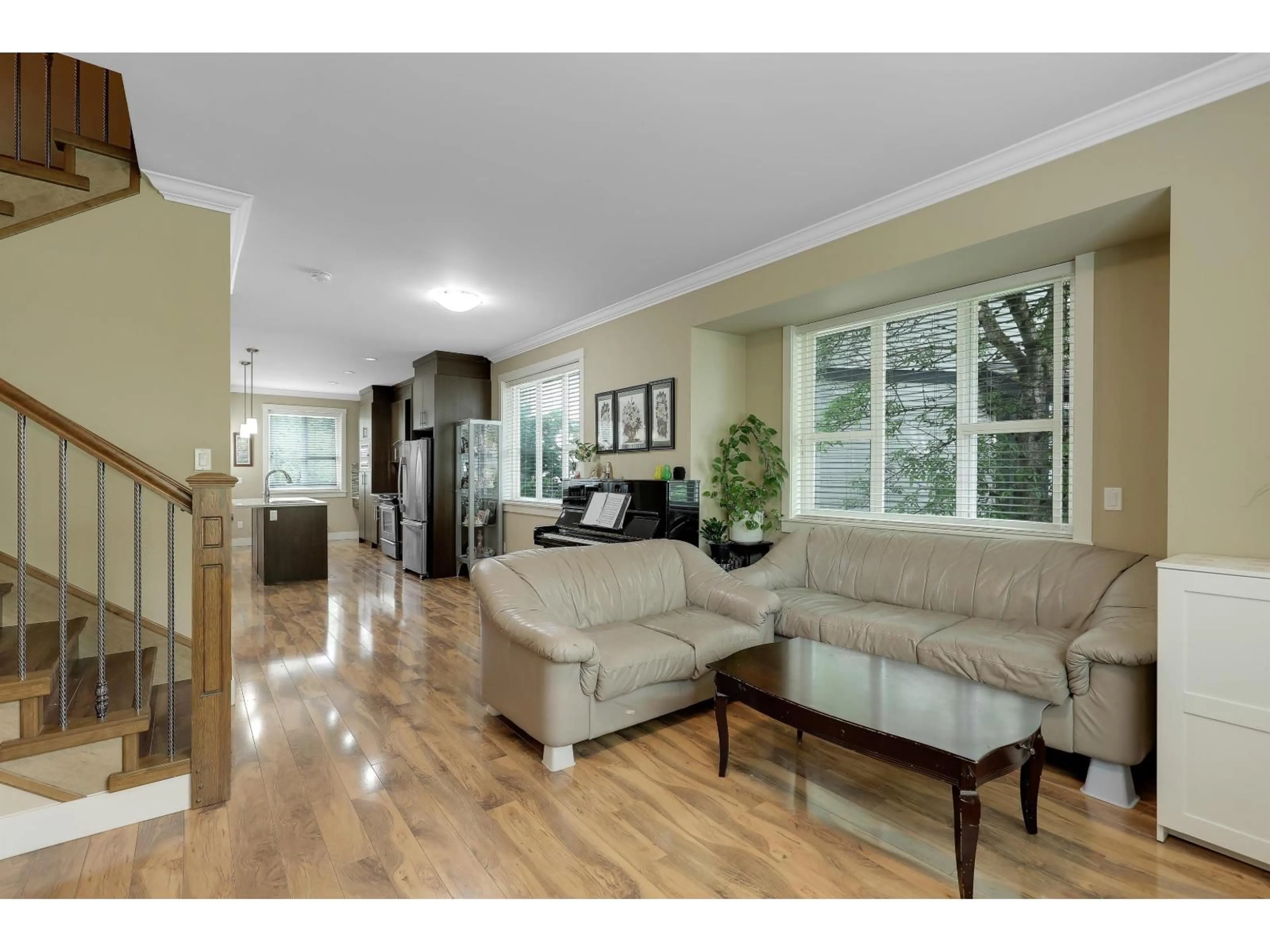 Living room with furniture, wood/laminate floor for 11 - 9077 150TH, Surrey British Columbia V3R7Z2
