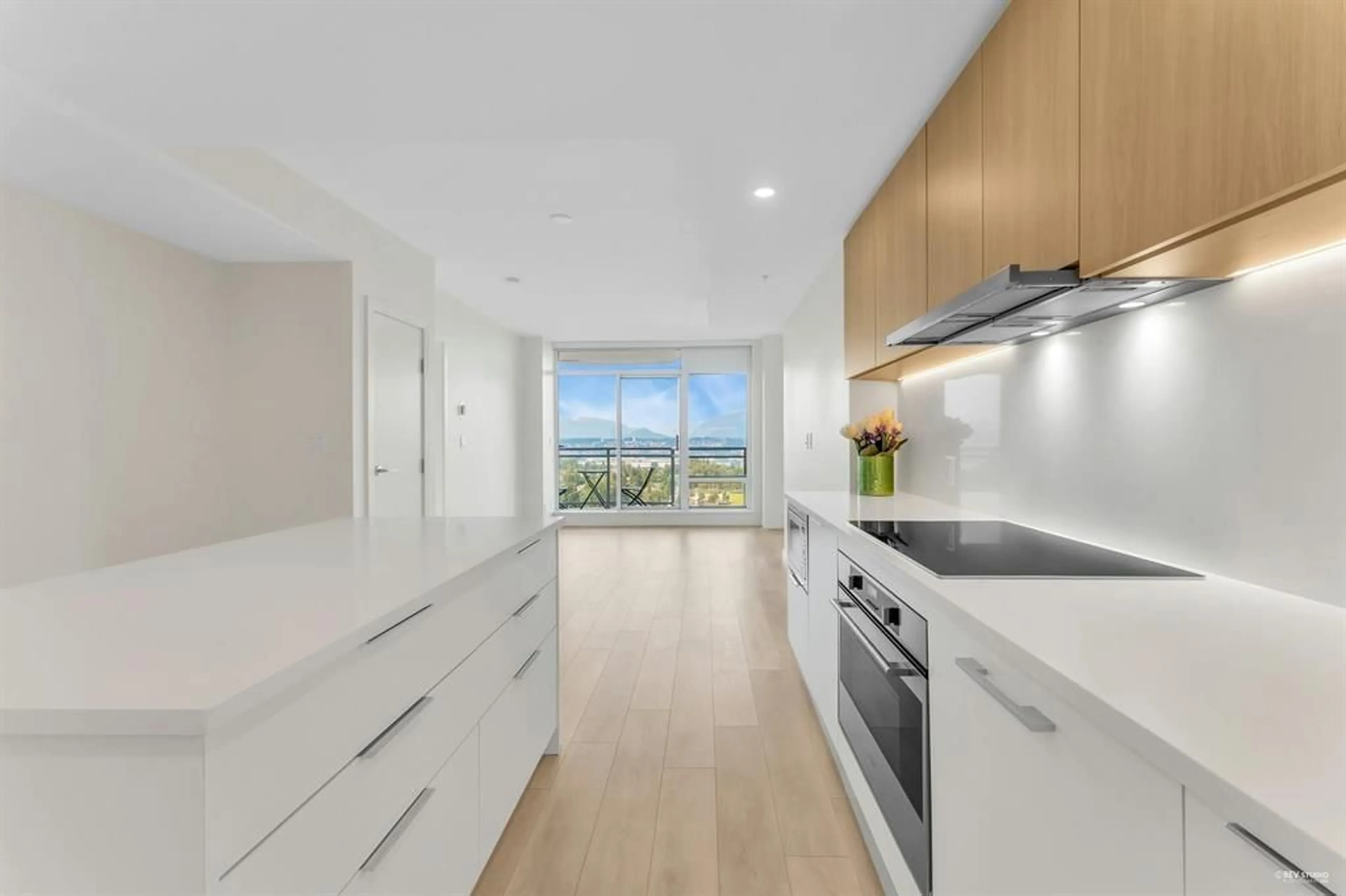Standard kitchen, wood/laminate floor for 1902 - 13318 104, Surrey British Columbia V3T0R2