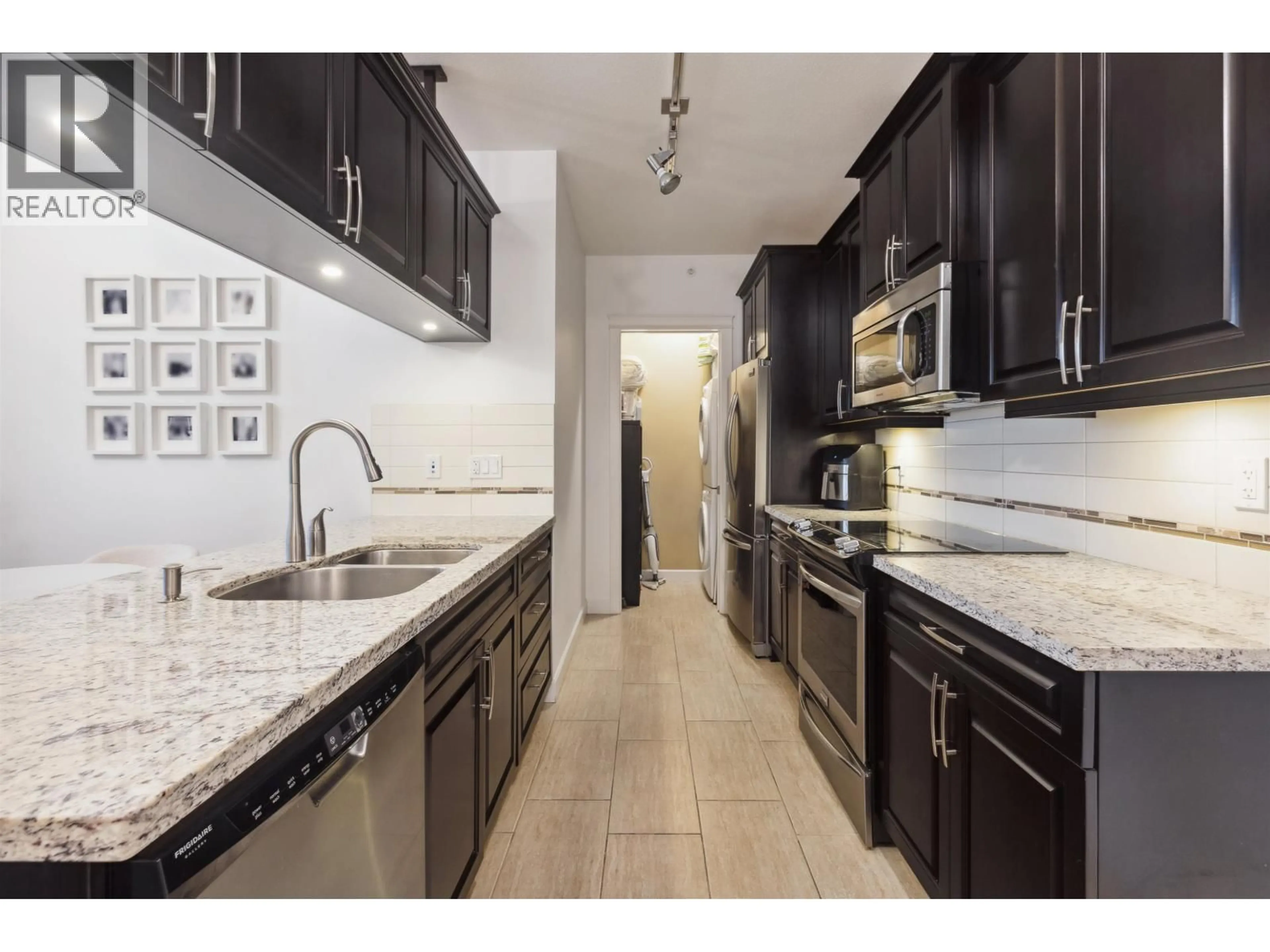 Standard kitchen, ceramic/tile floor for 412 - 12635 190A STREET, Pitt Meadows British Columbia V3Y0E8