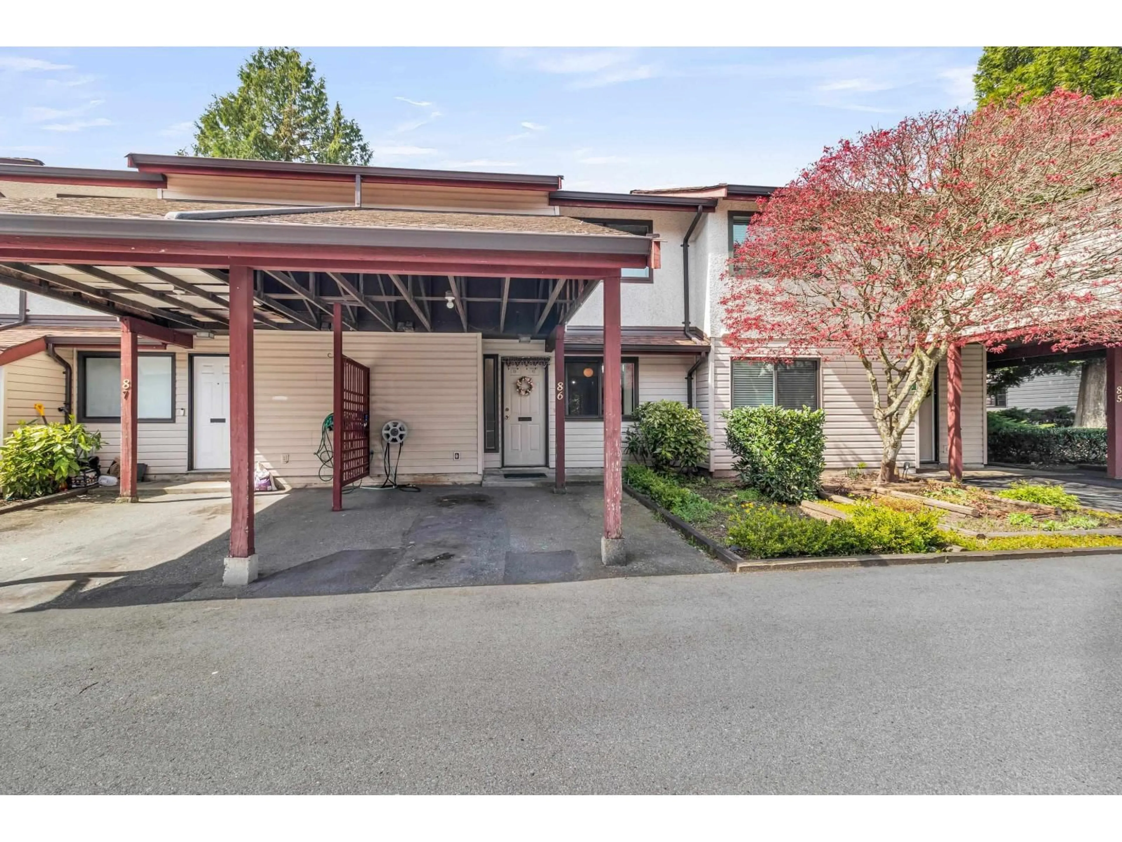 Indoor foyer for 86 - 13880 74, Surrey British Columbia V3W7E6