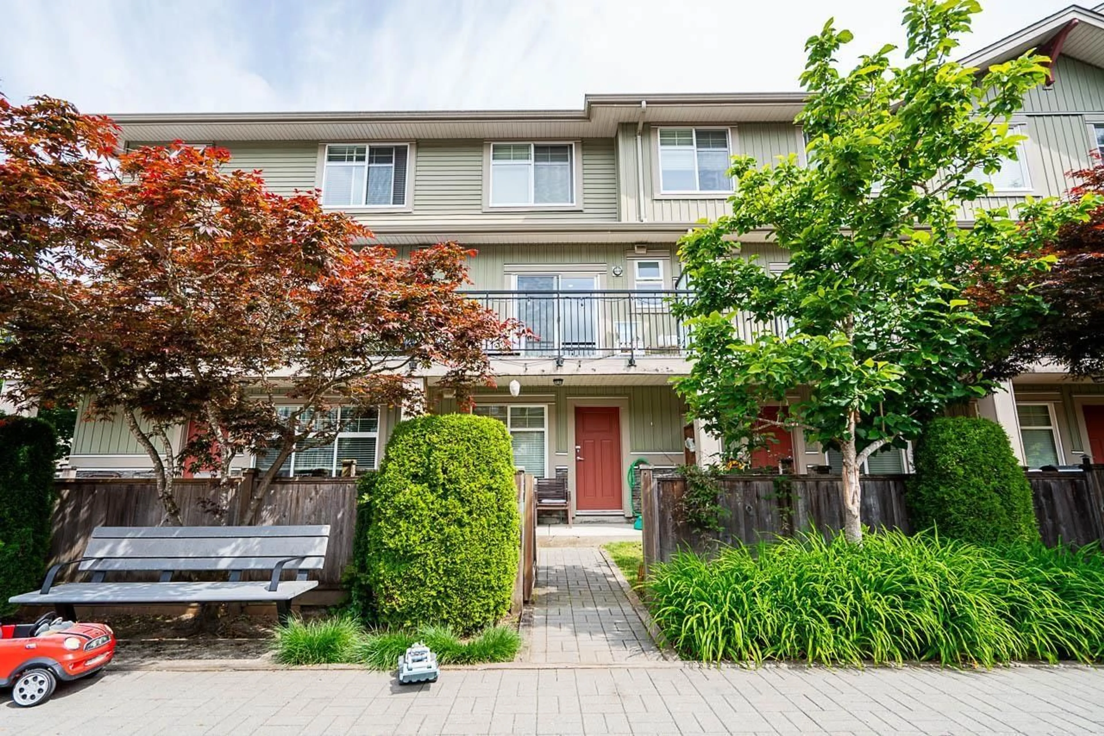 Patio, street for 30 - 20967 76, Langley British Columbia V2Y0L9