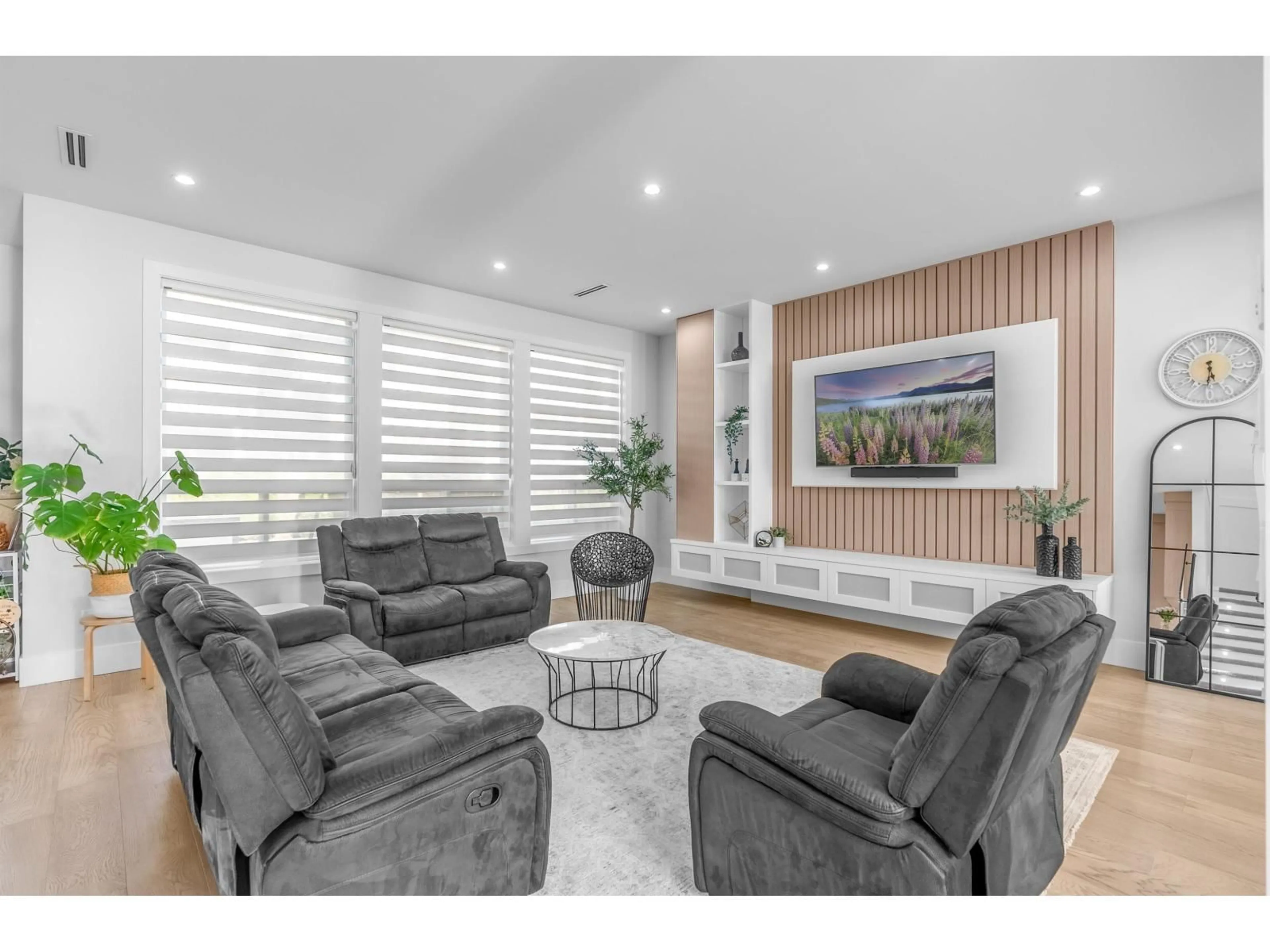 Living room with furniture, unknown for 7750 154A, Surrey British Columbia V3S1C2