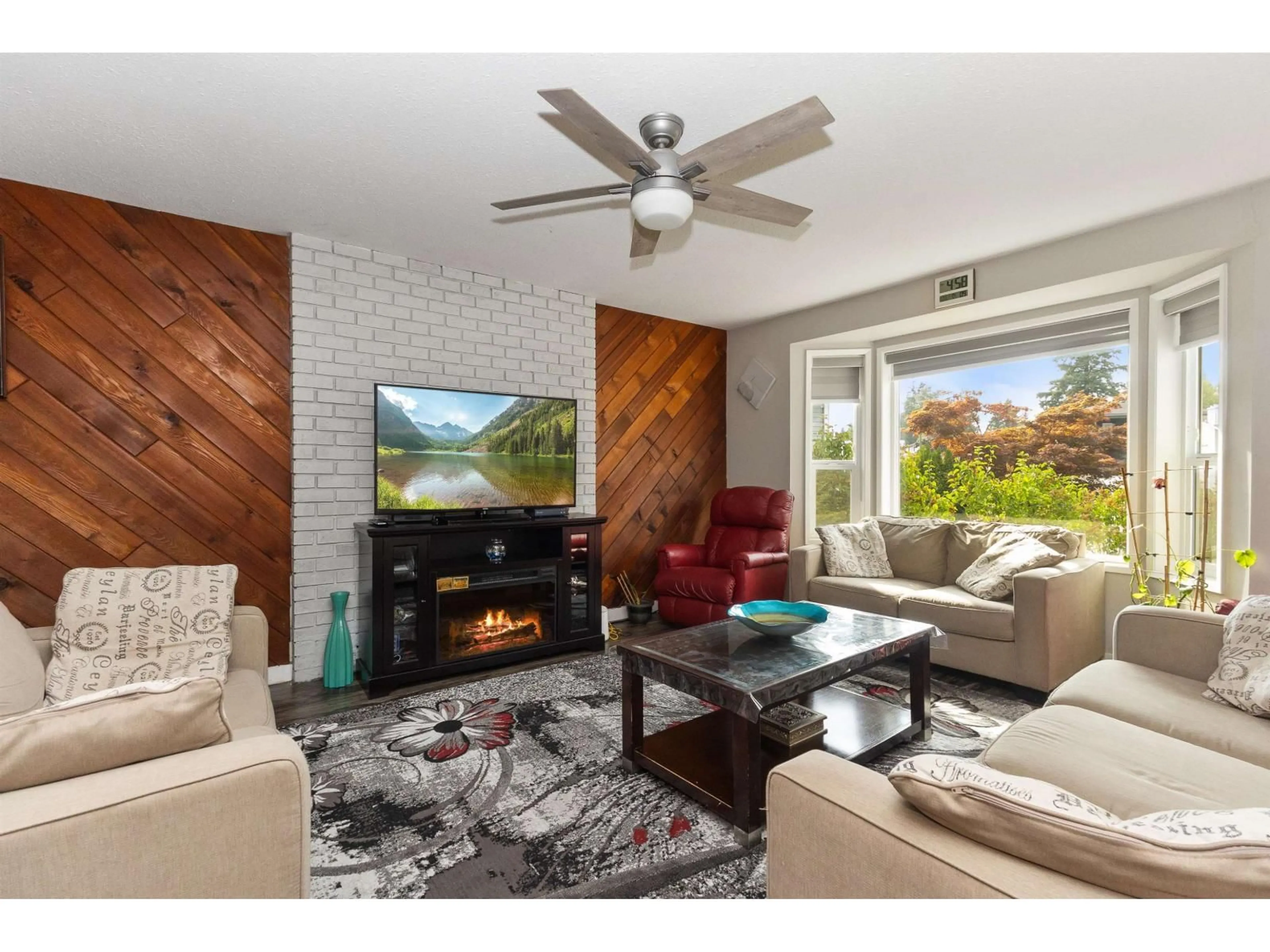 Living room with furniture, unknown for 32776 COWICHAN, Abbotsford British Columbia V2T4Y5