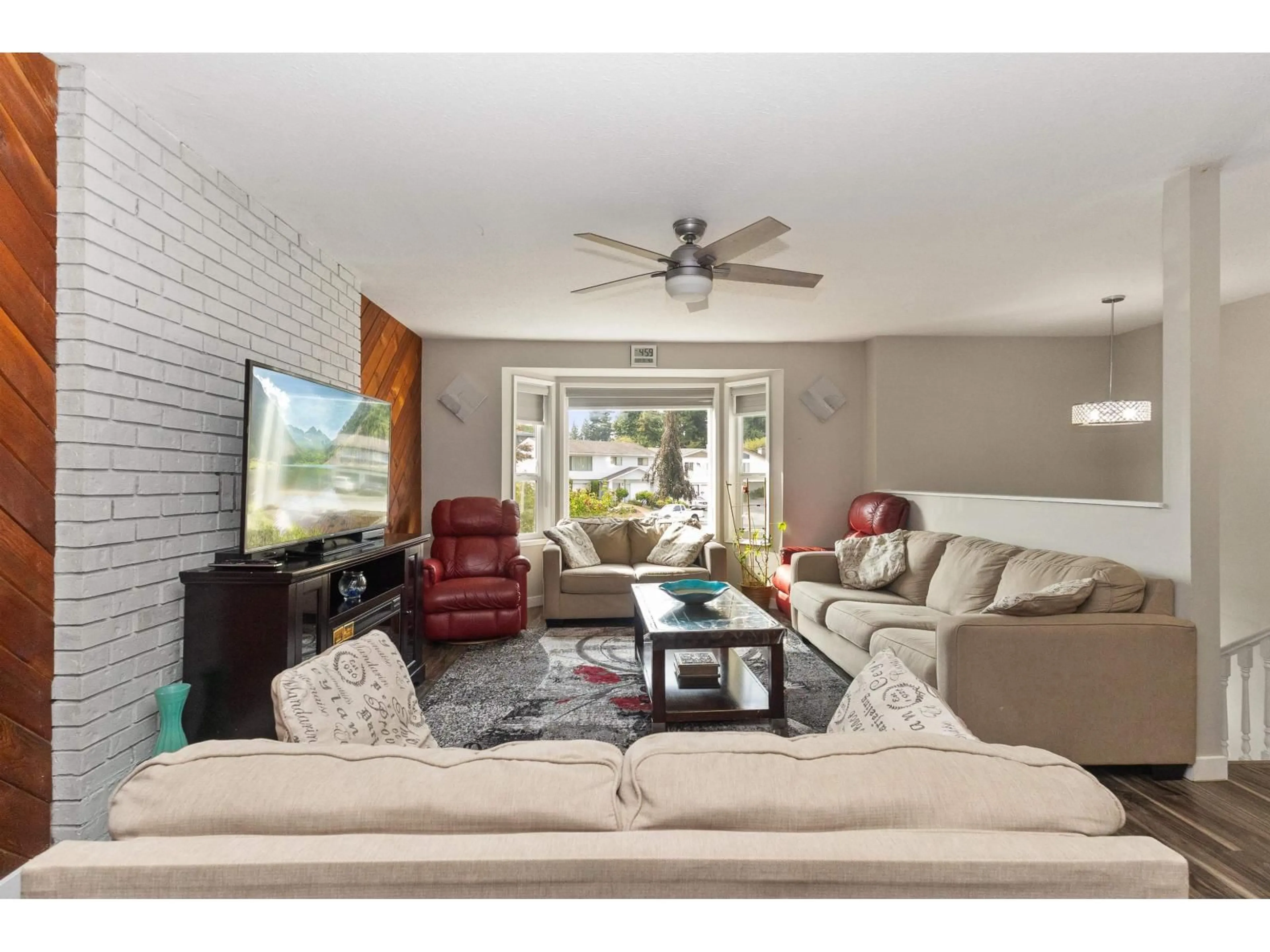 Living room with furniture, unknown for 32776 COWICHAN, Abbotsford British Columbia V2T4Y5